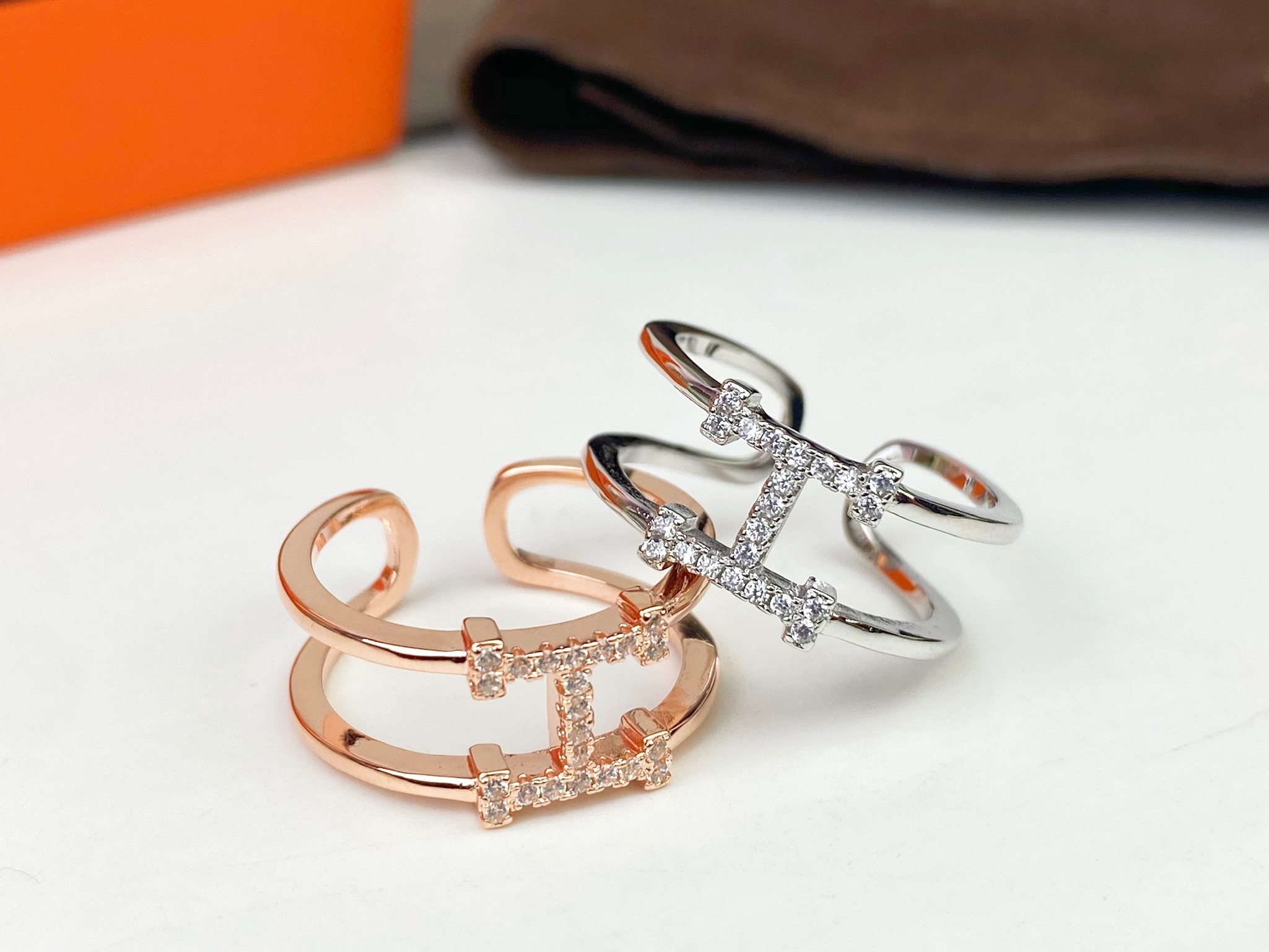 Hermès Hermes爱马仕H 戒指 亚金微镶美钻清新戒指 开口设计