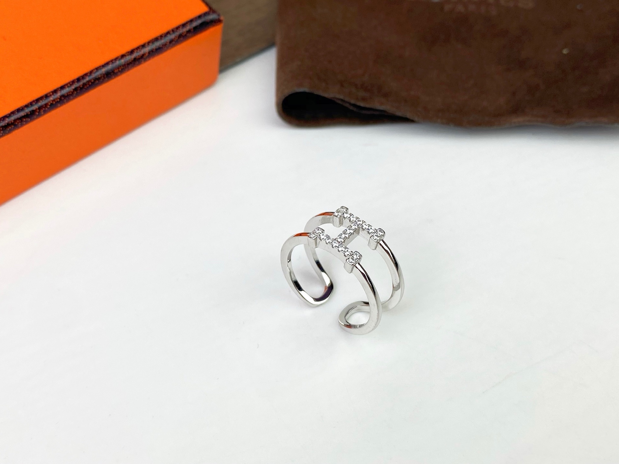 Hermès Hermes爱马仕H 戒指 亚金微镶美钻清新戒指 开口设计