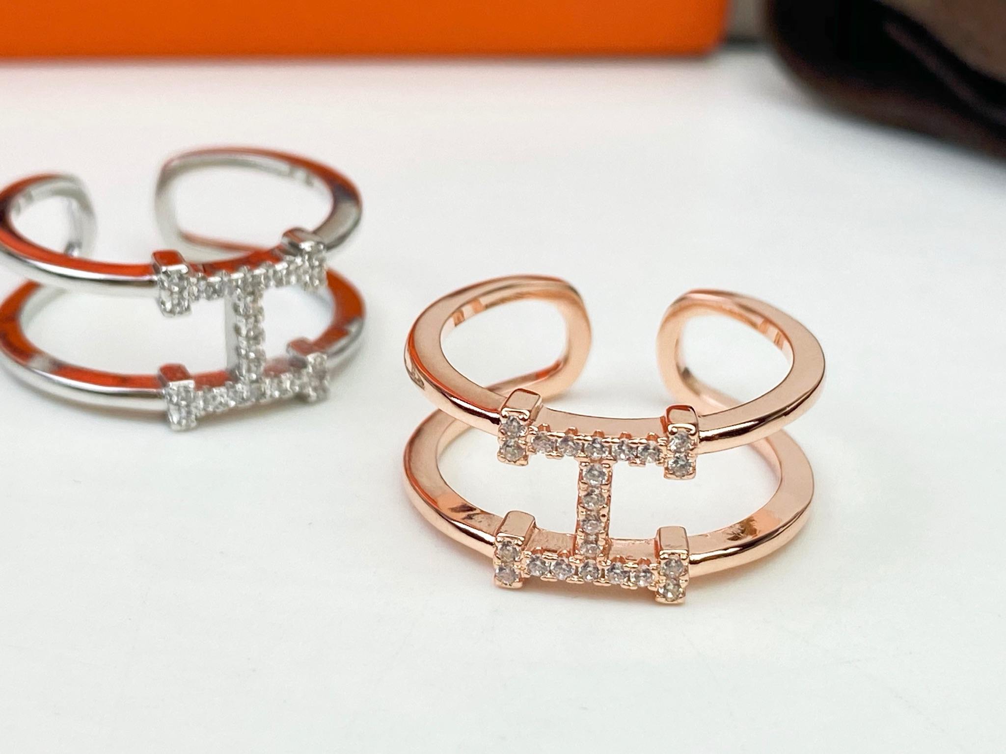 Hermès Hermes爱马仕H 戒指 亚金微镶美钻清新戒指 开口设计