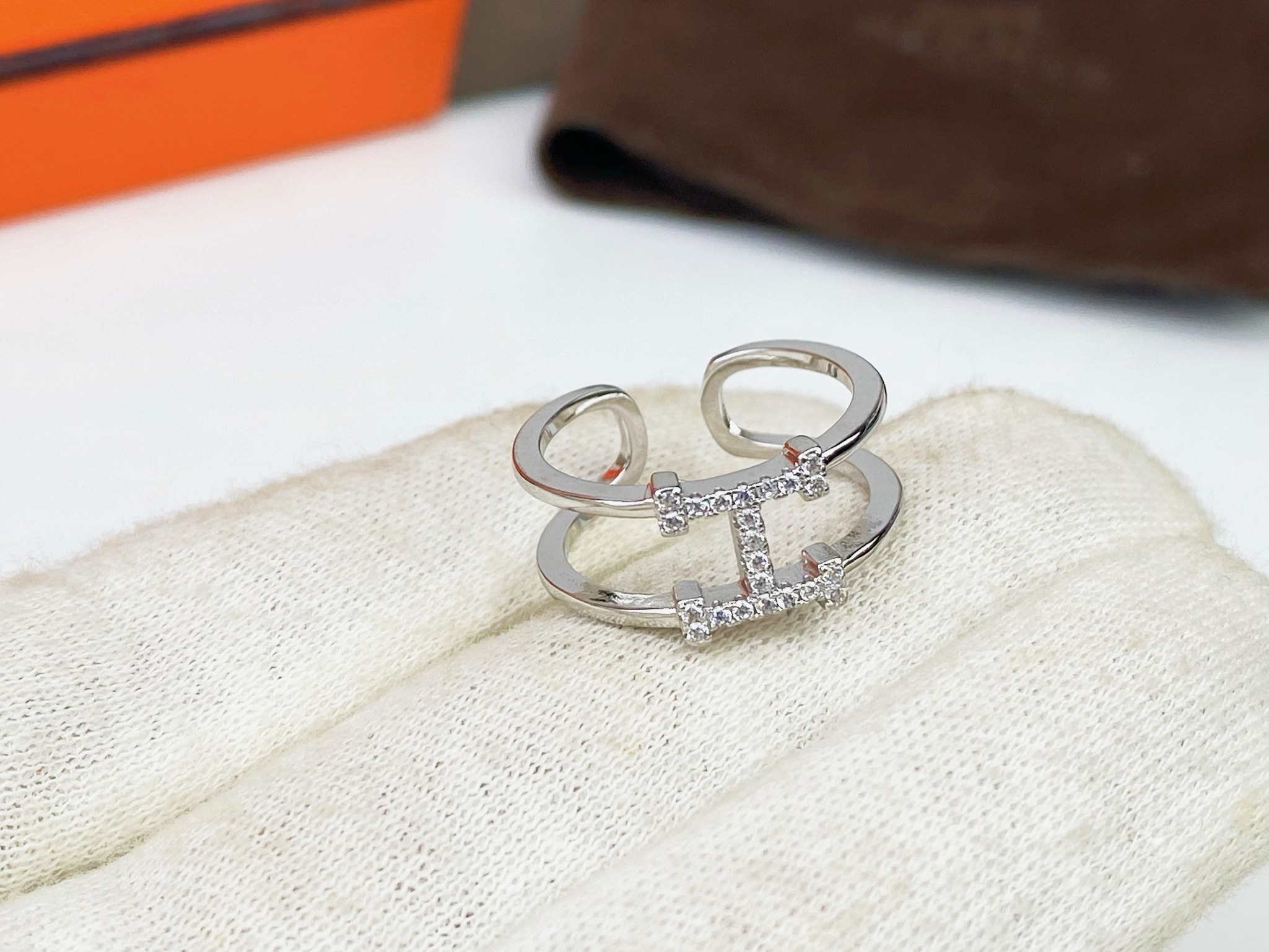 Hermès Hermes爱马仕H 戒指 亚金微镶美钻清新戒指 开口设计