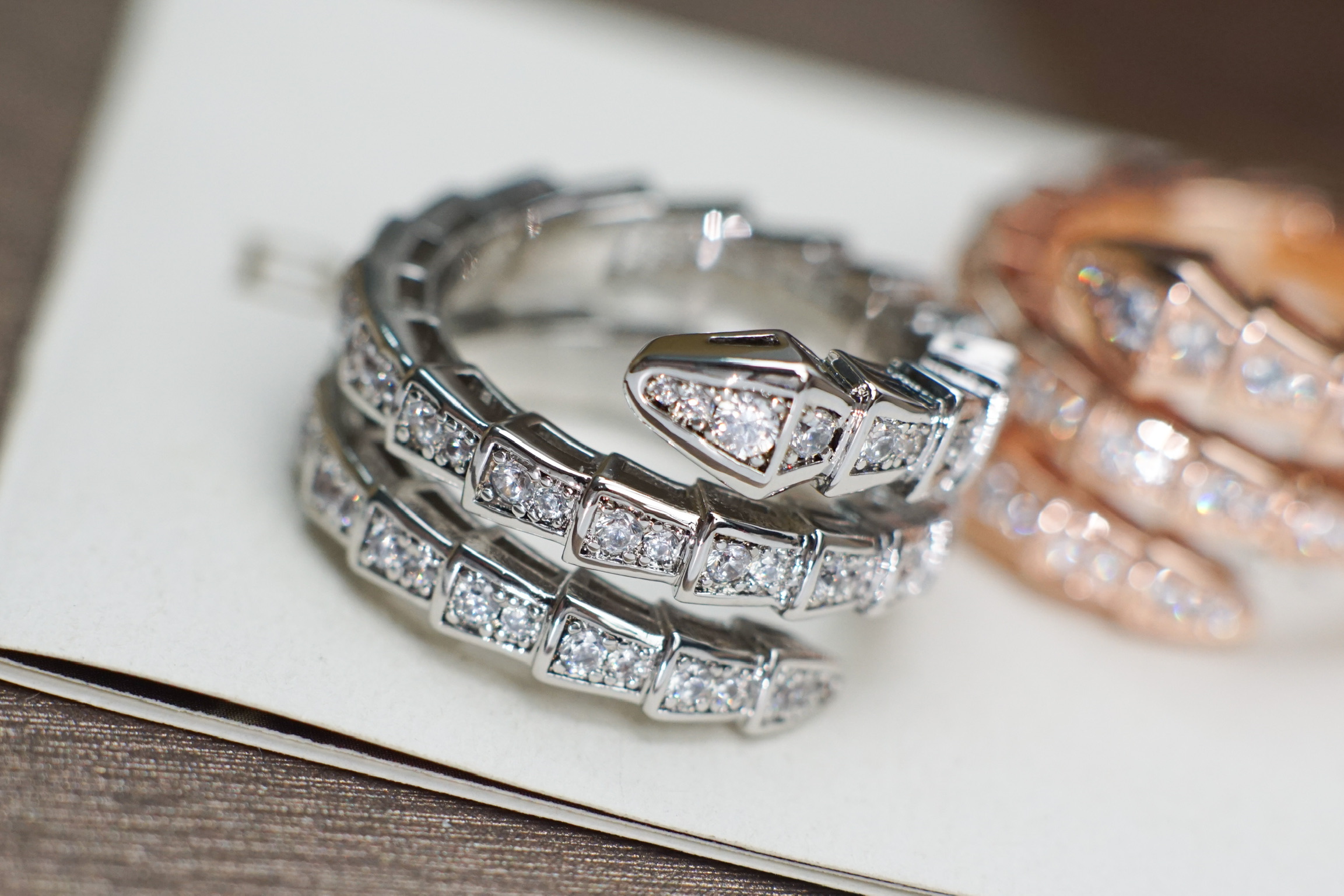 Bvlgari BVLGARI宝格丽双圈满钻蛇形戒指