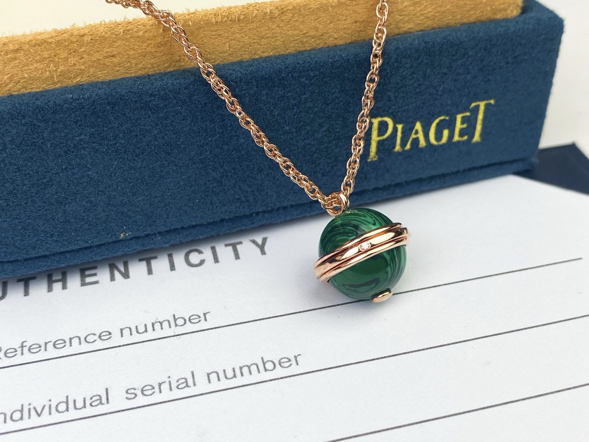 💥PIAGET 伯爵项链👉🏻搭配黑玛瑙/红玉髓/孔雀石/绿松石 吊坠，饰以Possession 旋转圆环