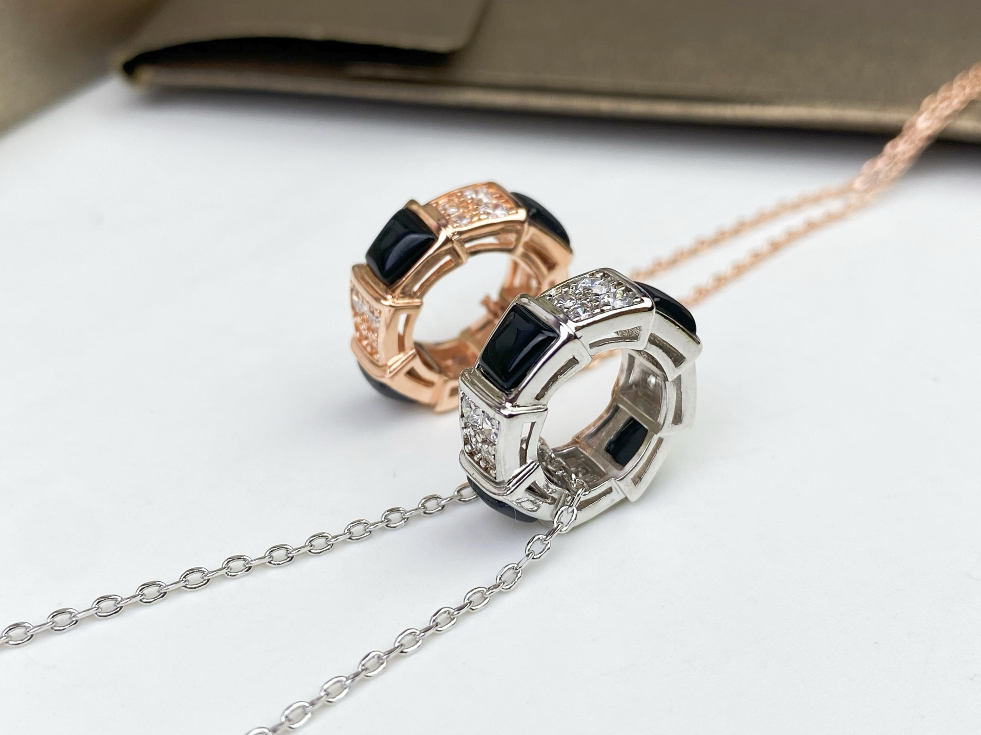 💥宝格丽BVLGARI 黑玛瑙间隔镶钻🐍蛇骨吊坠项链 😍😍😍黑玛瑙与钻相间 尽显格调🙈原单打造 高端定制