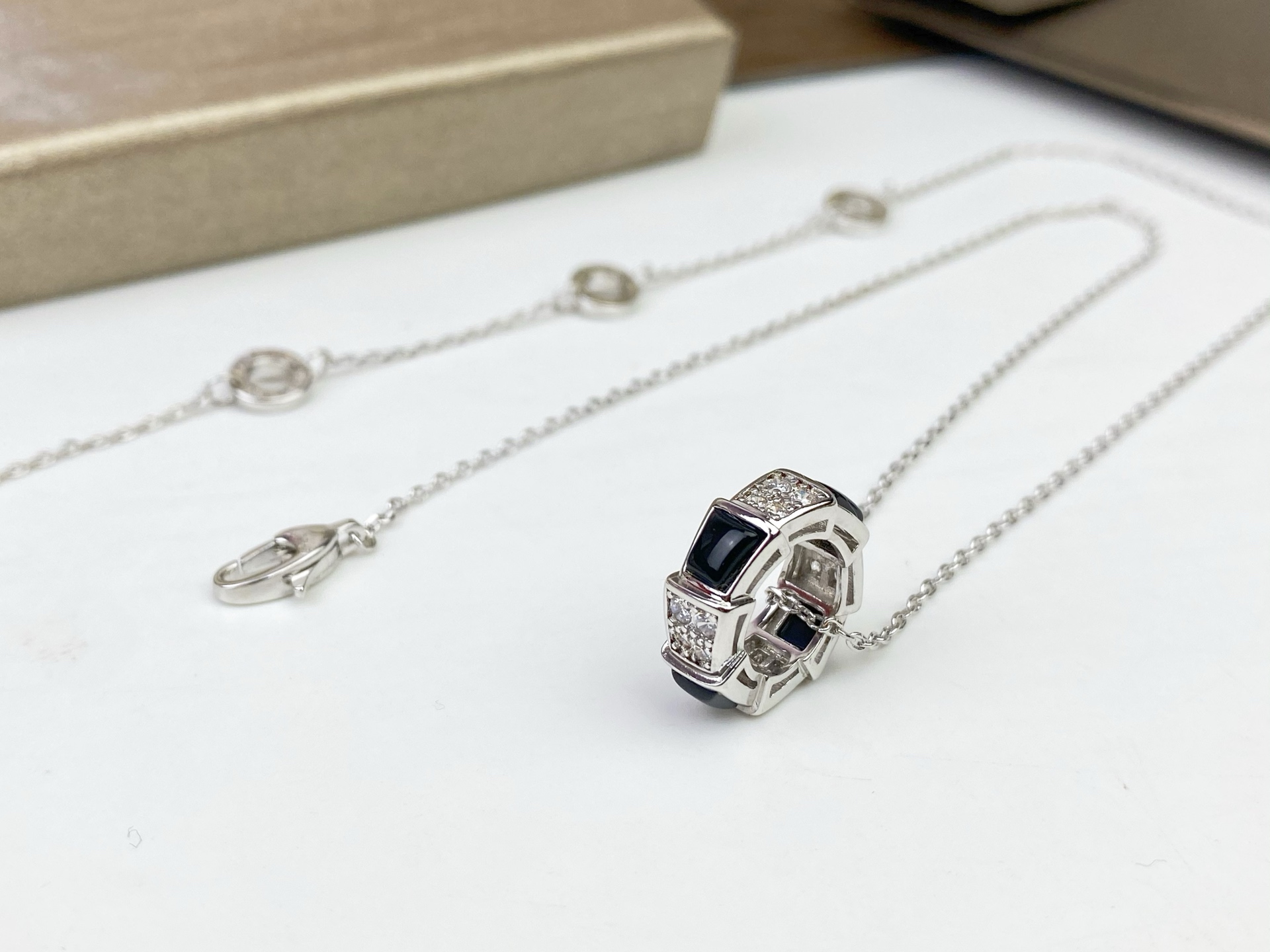 💥宝格丽BVLGARI 黑玛瑙间隔镶钻🐍蛇骨吊坠项链 😍😍😍黑玛瑙与钻相间 尽显格调🙈原单打造 高端定制