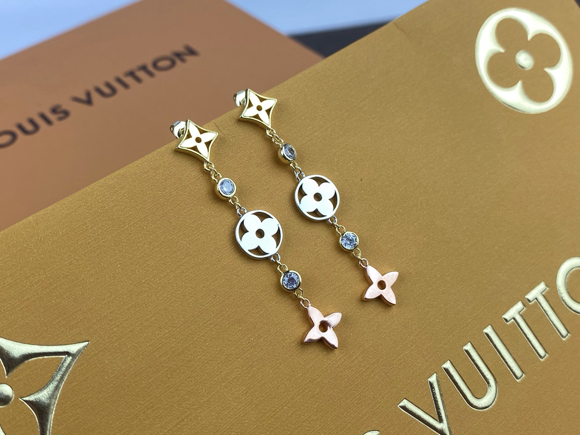 [玫瑰]Louis Vuitton 路易威登Idylle Blossom系列耳环👉🏻LV专柜耳环～3色精