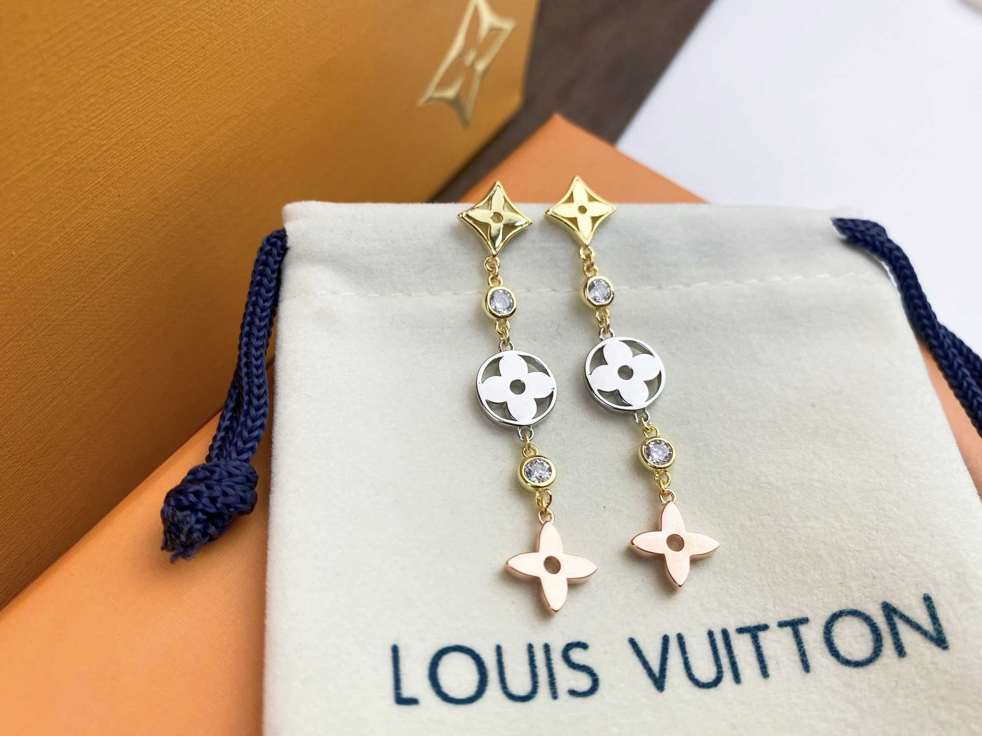 [玫瑰]Louis Vuitton 路易威登Idylle Blossom系列耳环👉🏻LV专柜耳环～3色精