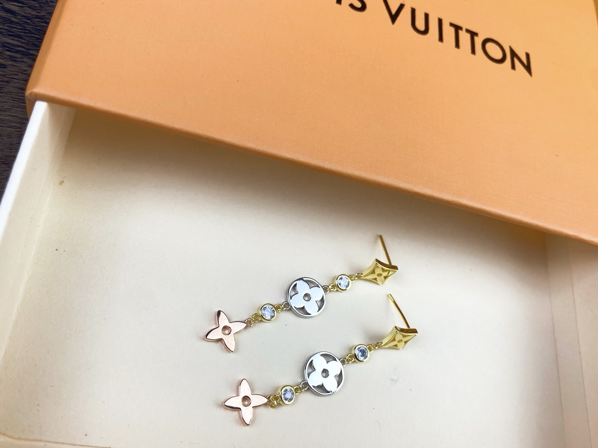 [玫瑰]Louis Vuitton 路易威登Idylle Blossom系列耳环👉🏻LV专柜耳环～3色精