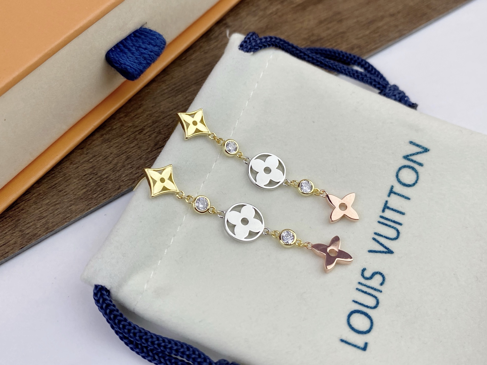 [玫瑰]Louis Vuitton 路易威登Idylle Blossom系列耳环👉🏻LV专柜耳环～3色精