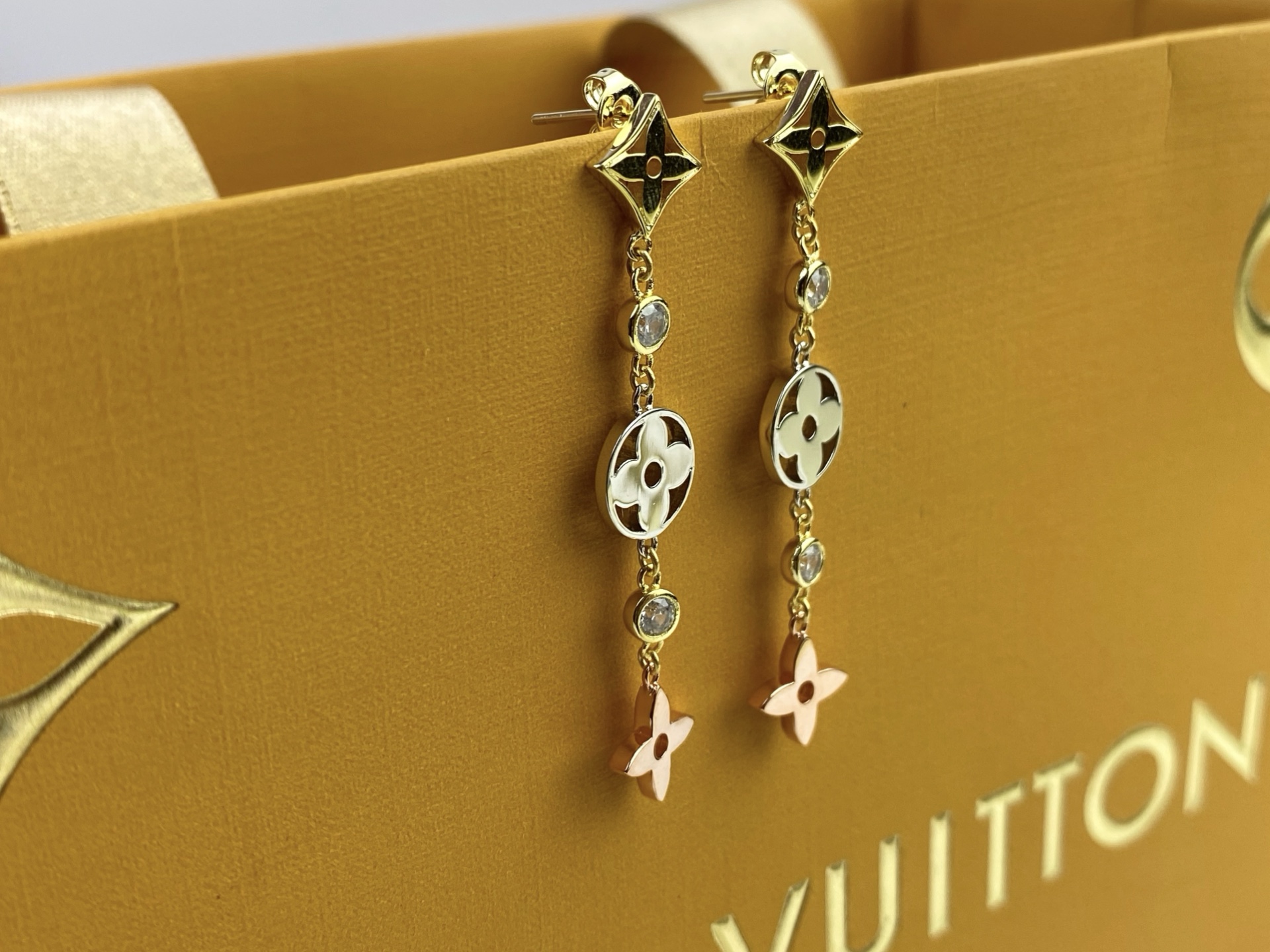 [玫瑰]Louis Vuitton 路易威登Idylle Blossom系列耳环👉🏻LV专柜耳环～3色精