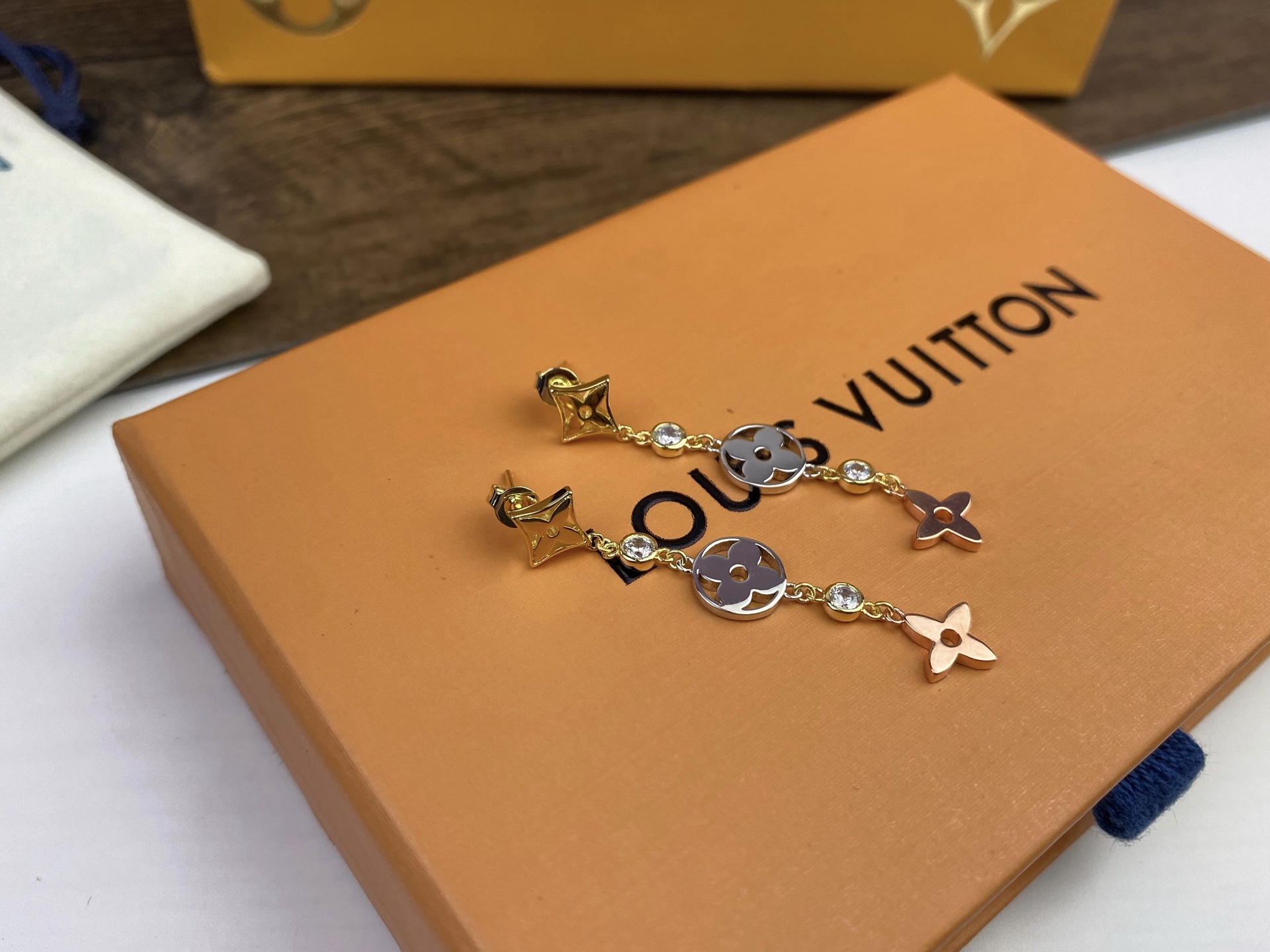 [玫瑰]Louis Vuitton 路易威登Idylle Blossom系列耳环👉🏻LV专柜耳环～3色精
