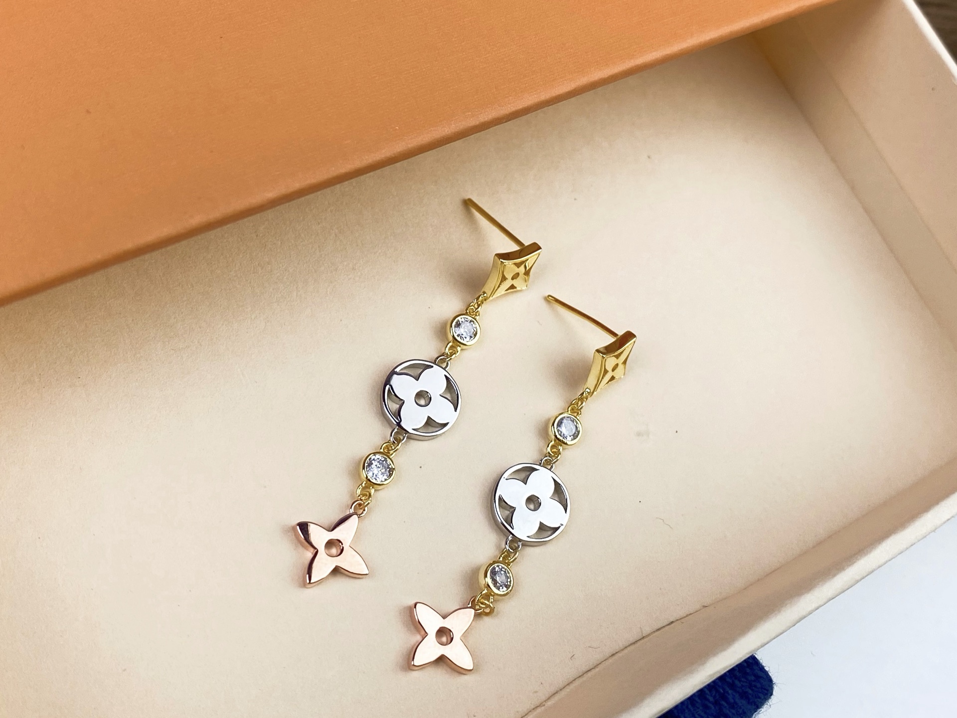 [玫瑰]Louis Vuitton 路易威登Idylle Blossom系列耳环👉🏻LV专柜耳环～3色精