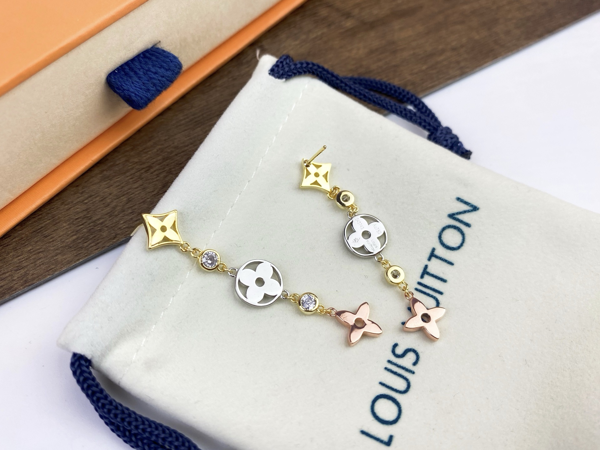 [玫瑰]Louis Vuitton 路易威登Idylle Blossom系列耳环👉🏻LV专柜耳环～3色精