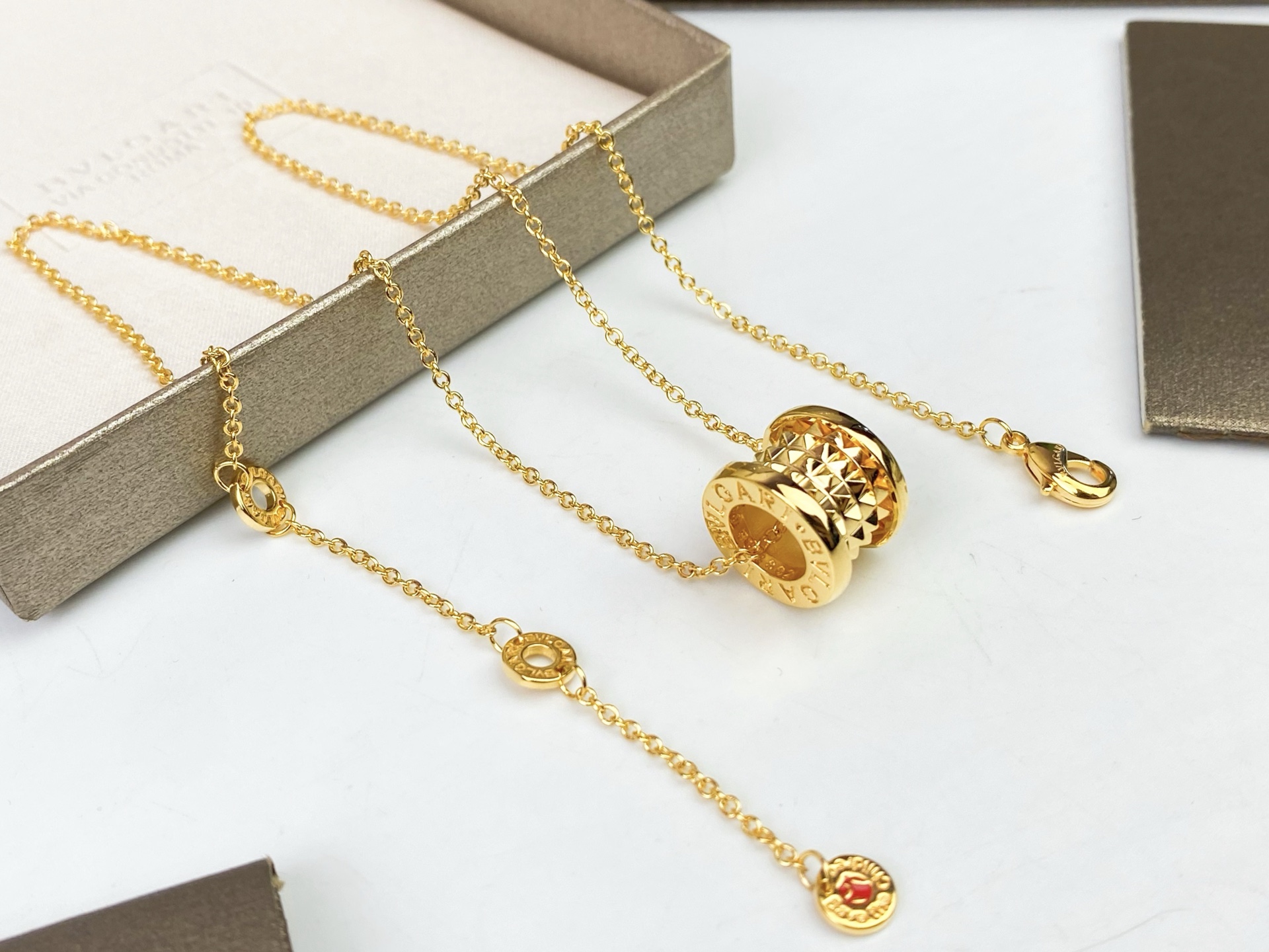 Bvlgari BVLGARI宝格丽小红人铆钉项链