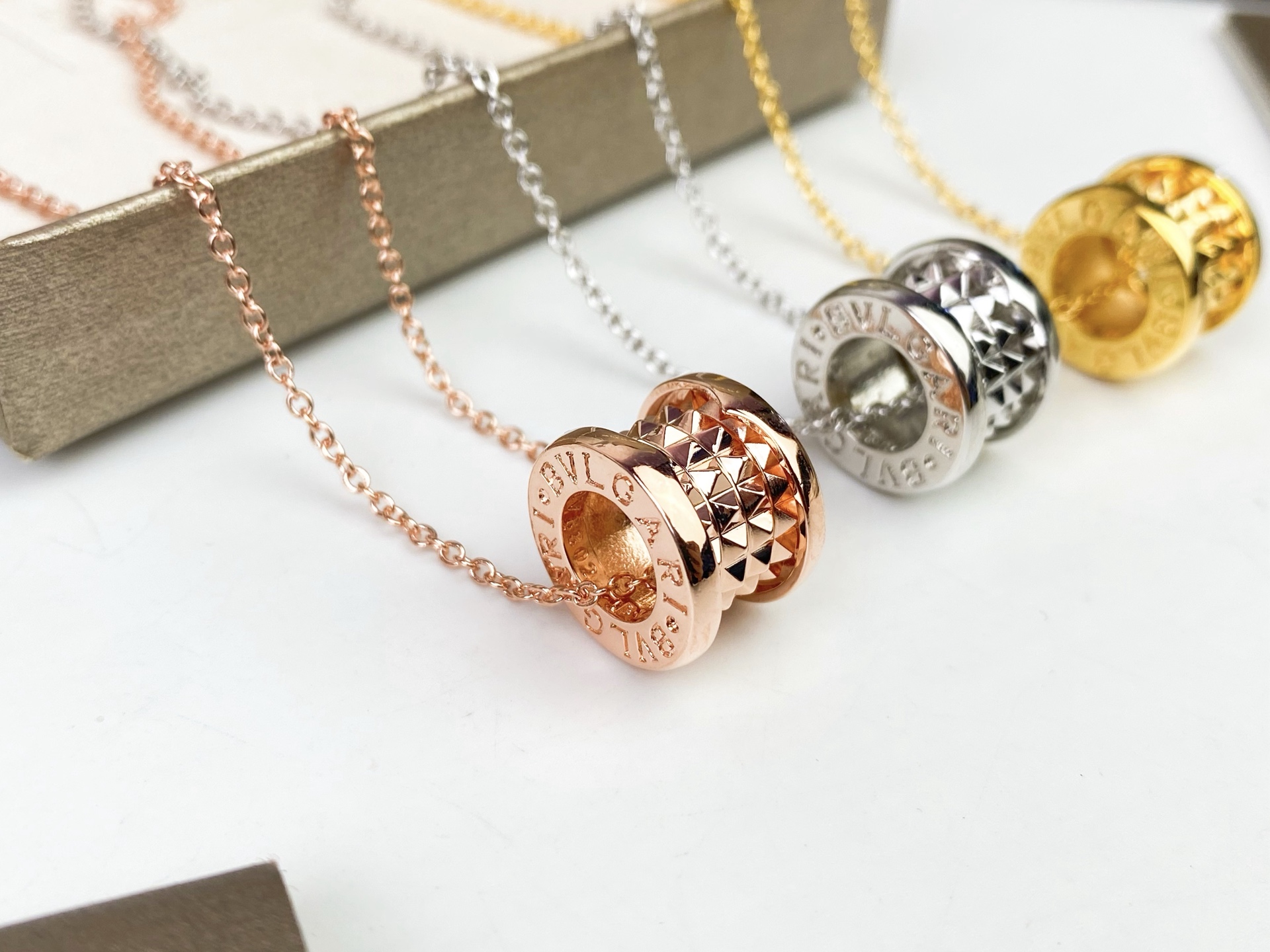 Bvlgari BVLGARI宝格丽小红人铆钉项链