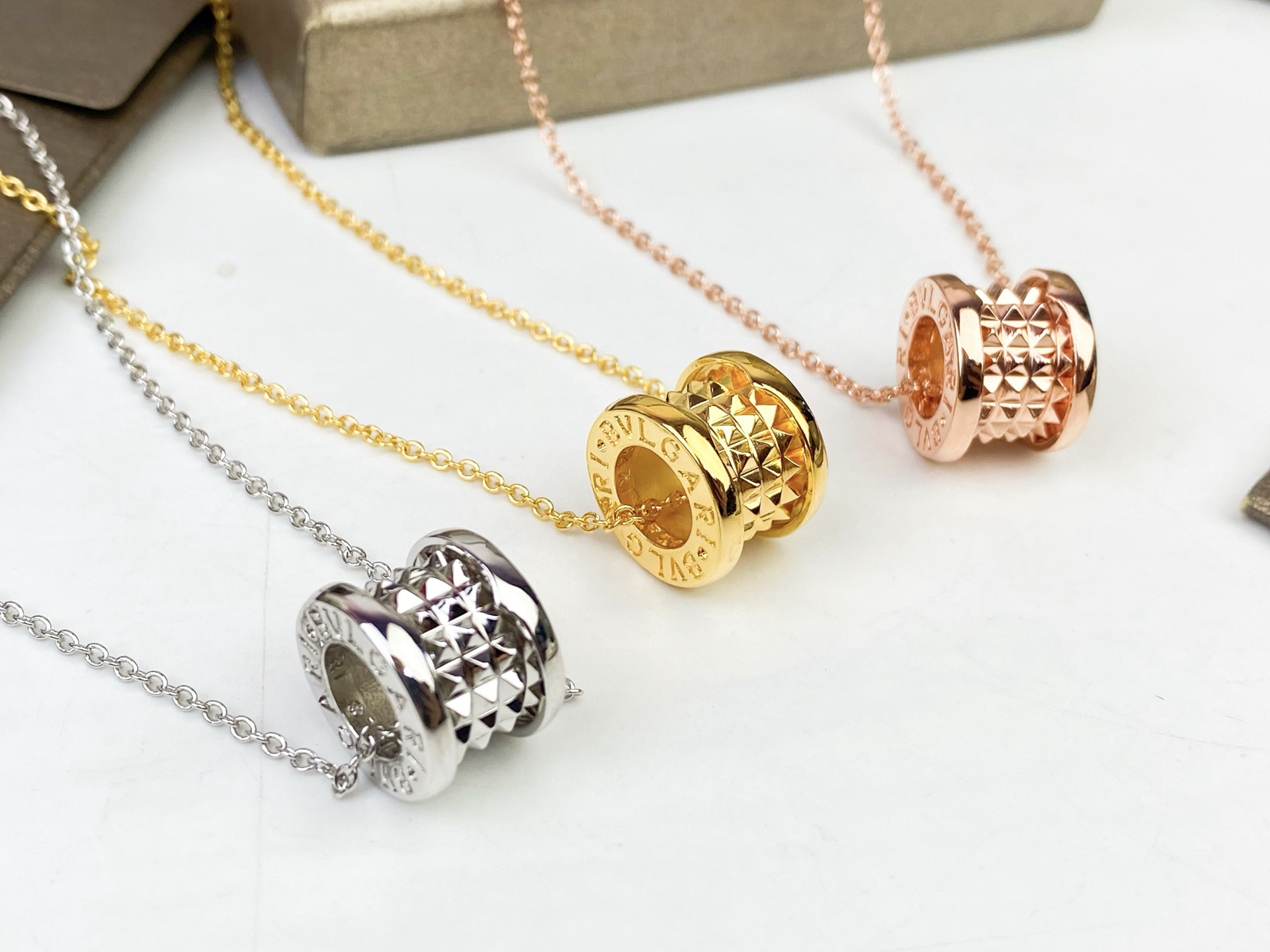 Bvlgari BVLGARI宝格丽小红人铆钉项链