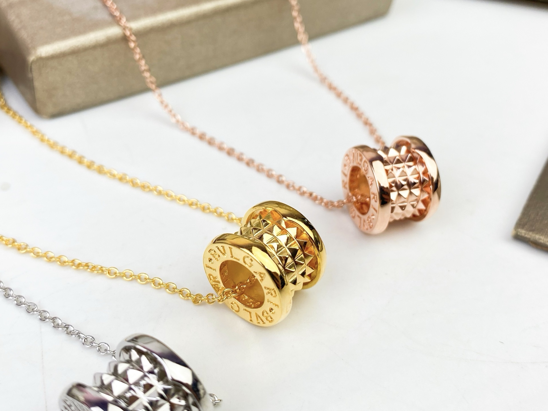Bvlgari BVLGARI宝格丽小红人铆钉项链