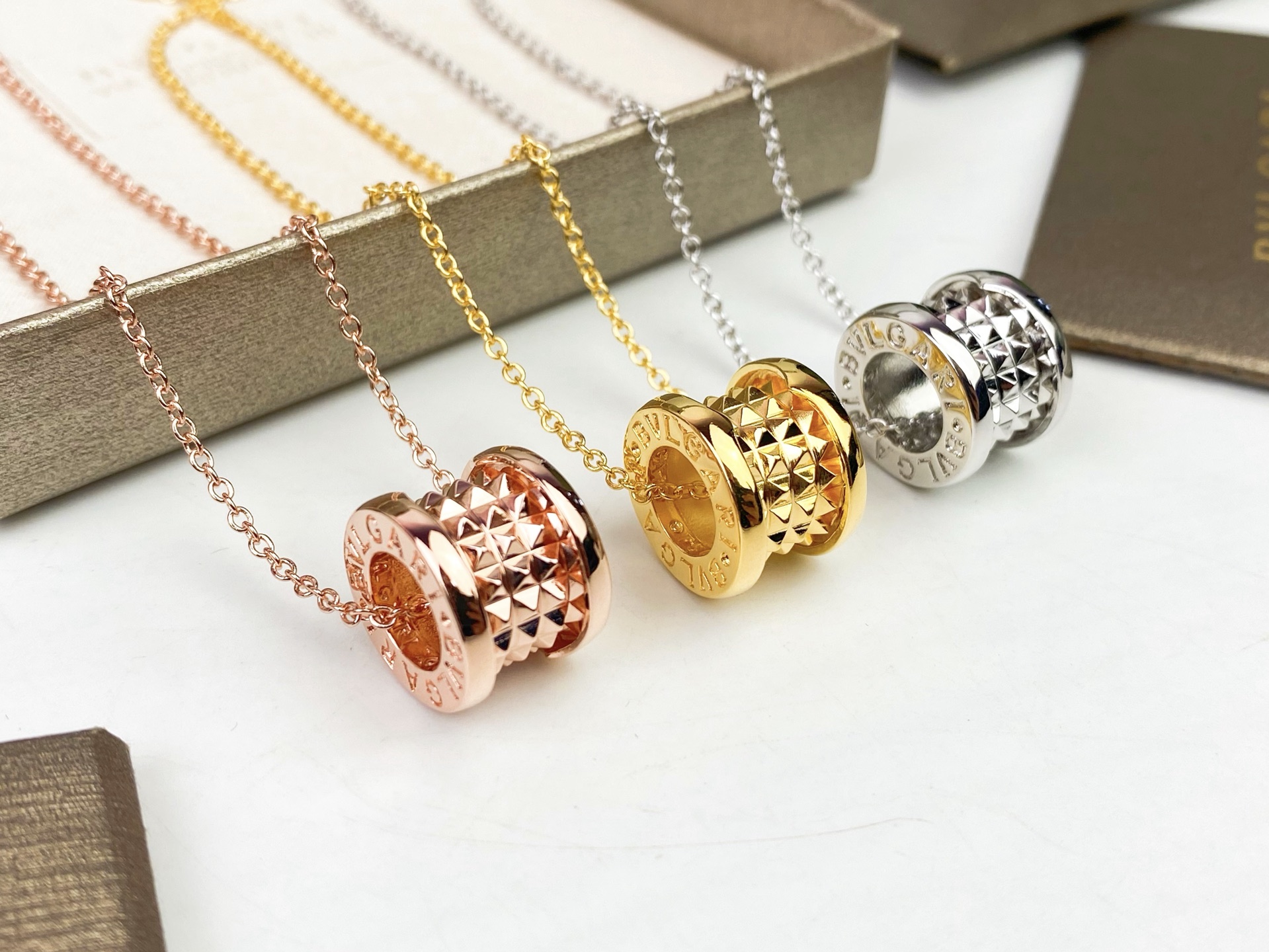 Bvlgari BVLGARI宝格丽小红人铆钉项链