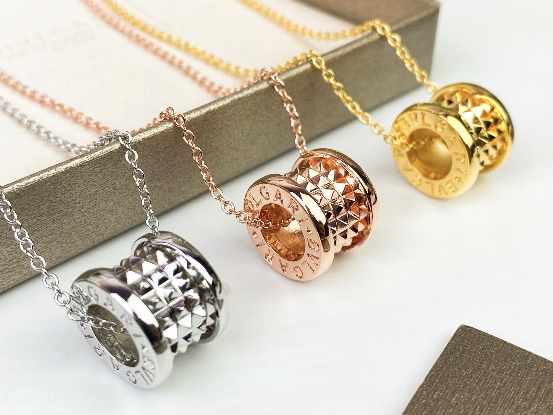 Bvlgari BVLGARI宝格丽小红人铆钉项链