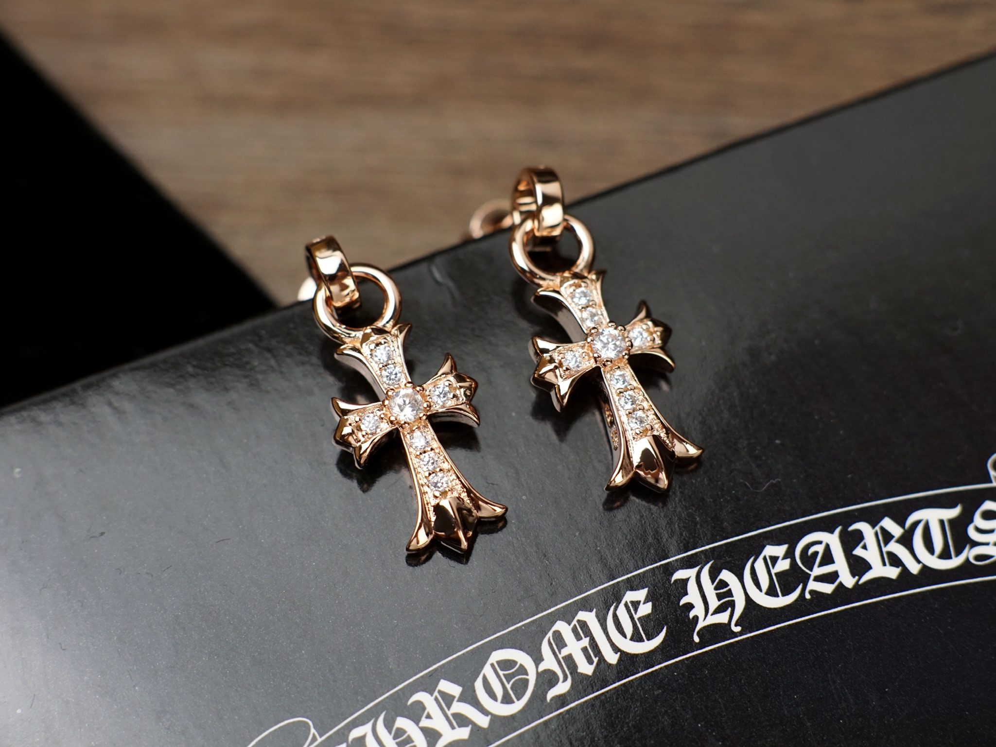 Chrome Hearts Chrome hearts 克罗心满钻十字架耳钉