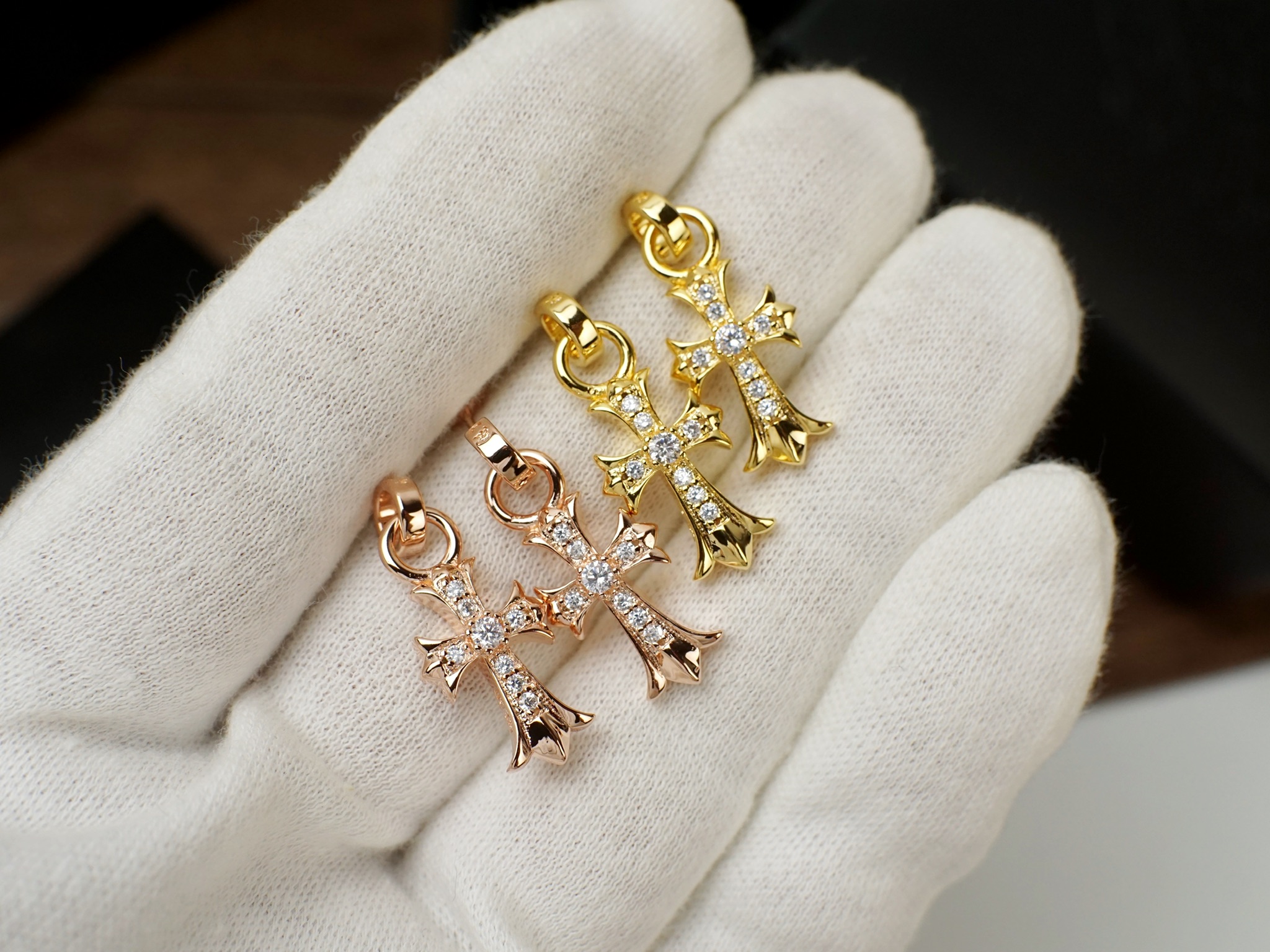 Chrome Hearts Chrome hearts 克罗心满钻十字架耳钉