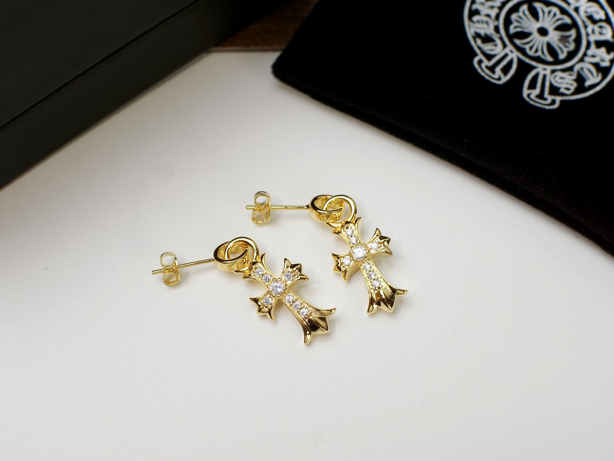 Chrome Hearts Chrome hearts 克罗心满钻十字架耳钉