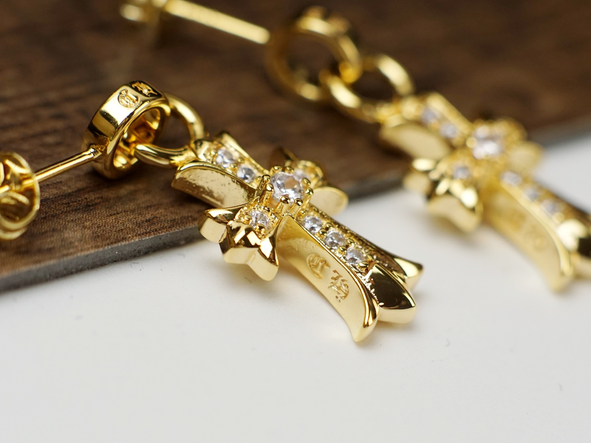 Chrome Hearts Chrome hearts 克罗心满钻十字架耳钉