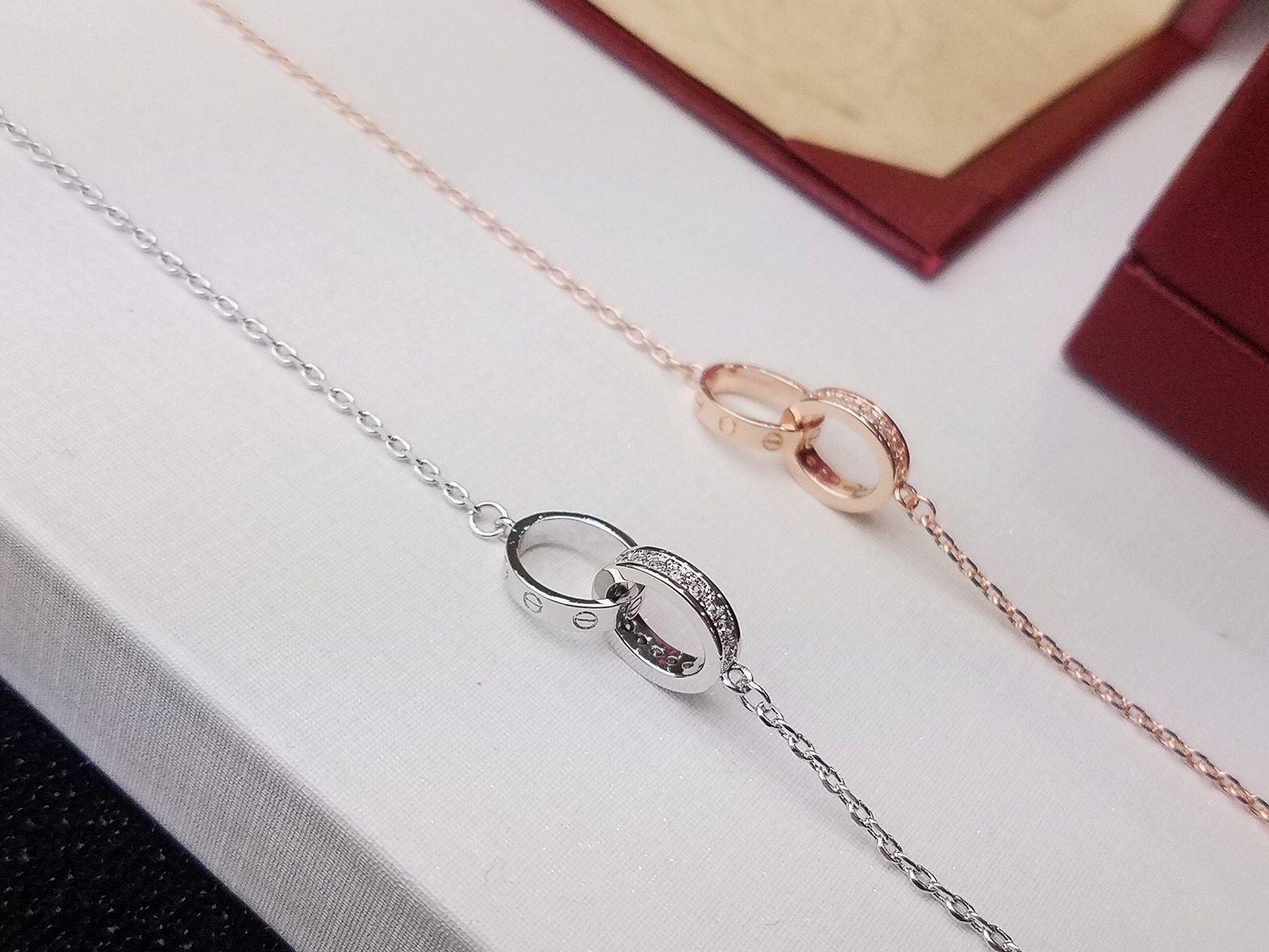 Cartier Cartier卡地亚双环手链 打造高端定制 亚金微镶满钻手链 师傅精湛的镶工