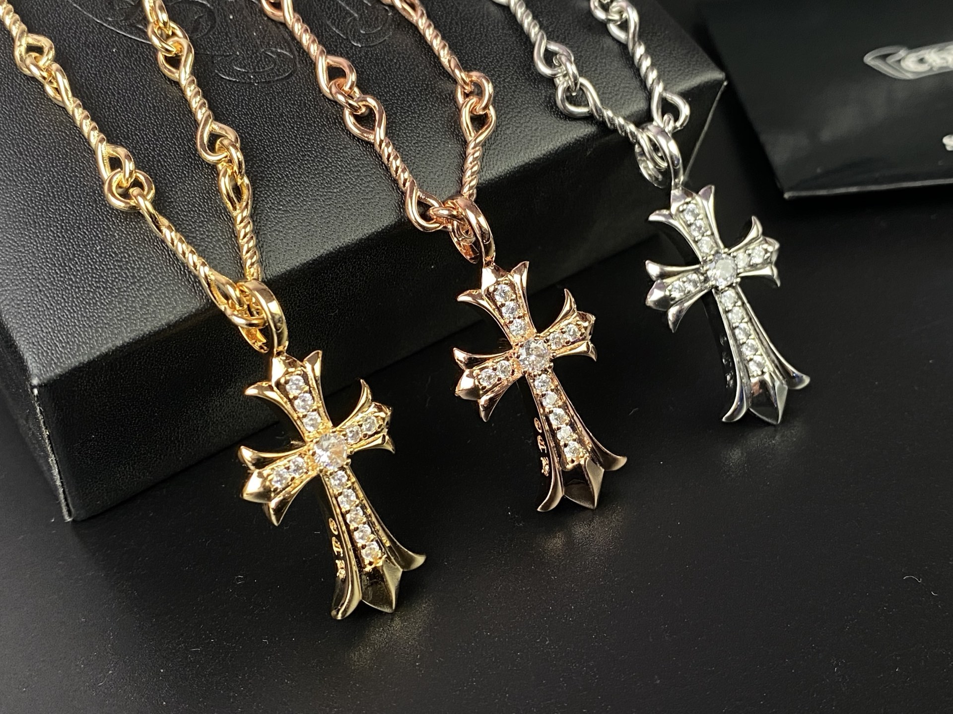 Chrome Hearts Chrome hearts 克罗心带钻十字架项链