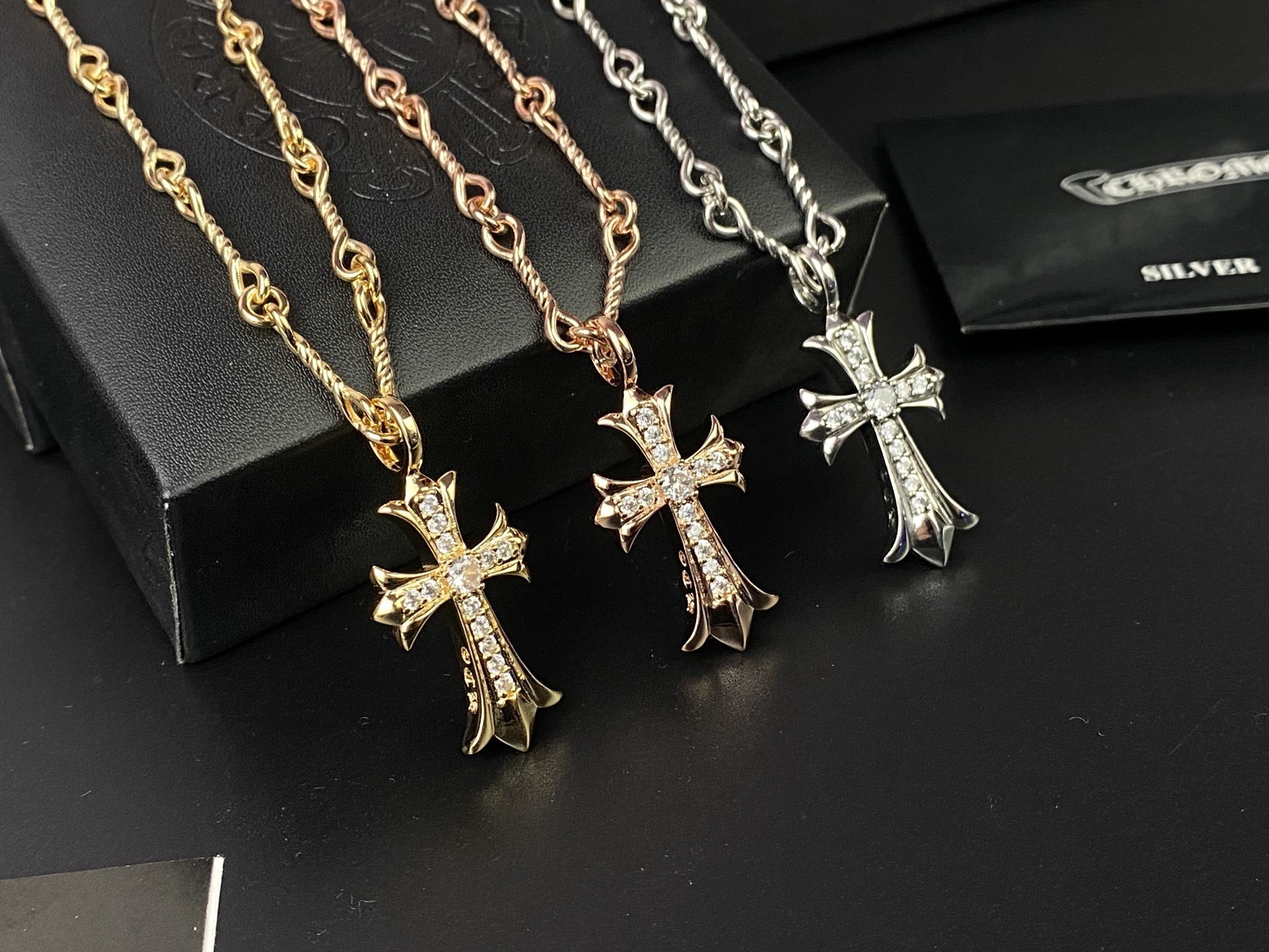 Chrome Hearts Chrome hearts 克罗心带钻十字架项链