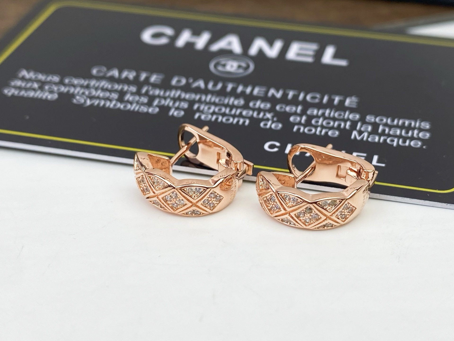 小香 Chanel 菱格耳环💍高端定制亚金 镶嵌顶级高碳钻 💎 菱格耳钉❤️官网同款，实拍高端珠宝coc