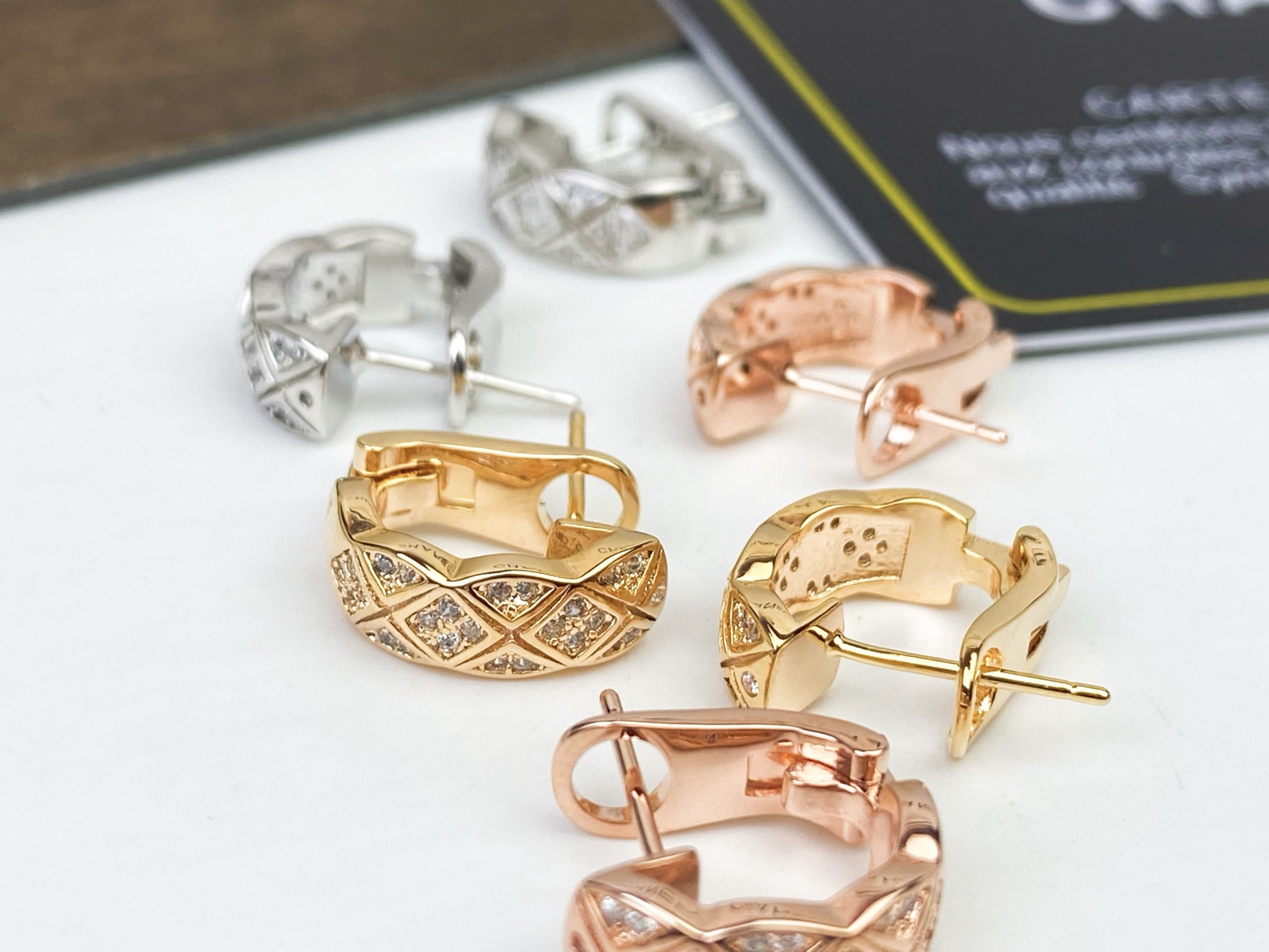 小香 Chanel 菱格耳环💍高端定制亚金 镶嵌顶级高碳钻 💎 菱格耳钉❤️官网同款，实拍高端珠宝coc
