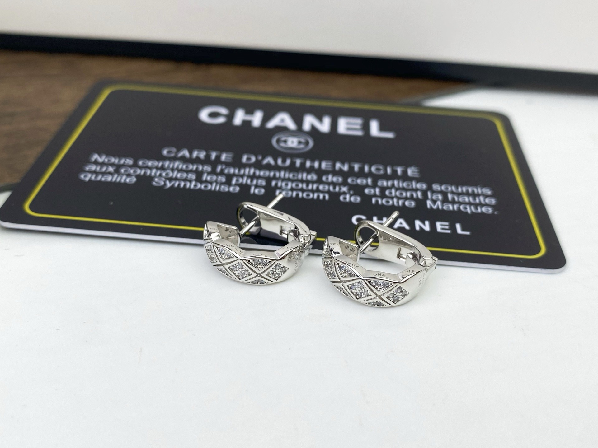 小香 Chanel 菱格耳环💍高端定制亚金 镶嵌顶级高碳钻 💎 菱格耳钉❤️官网同款，实拍高端珠宝coc