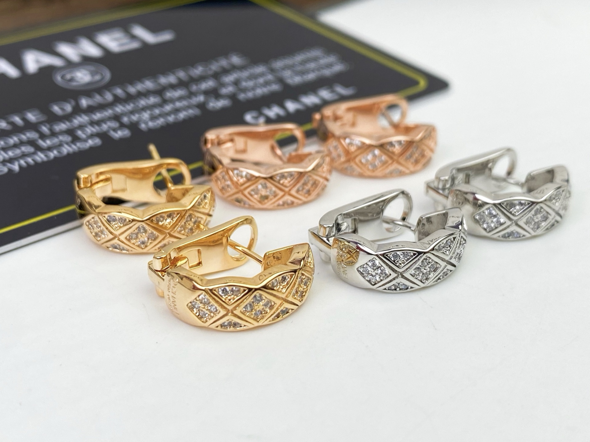 小香 Chanel 菱格耳环💍高端定制亚金 镶嵌顶级高碳钻 💎 菱格耳钉❤️官网同款，实拍高端珠宝coc