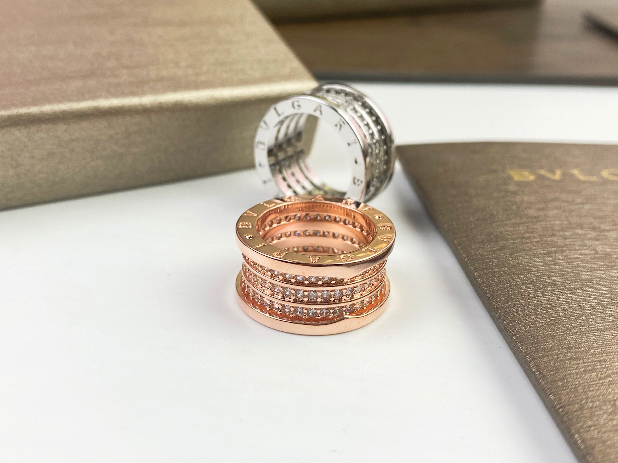 Bvlgari BVLGARI宝格丽B ZERO1系列三环满钻戒指