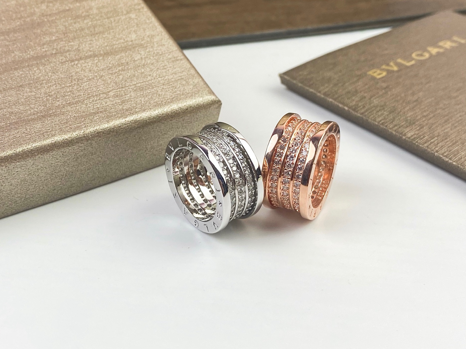 Bvlgari BVLGARI宝格丽B ZERO1系列三环满钻戒指