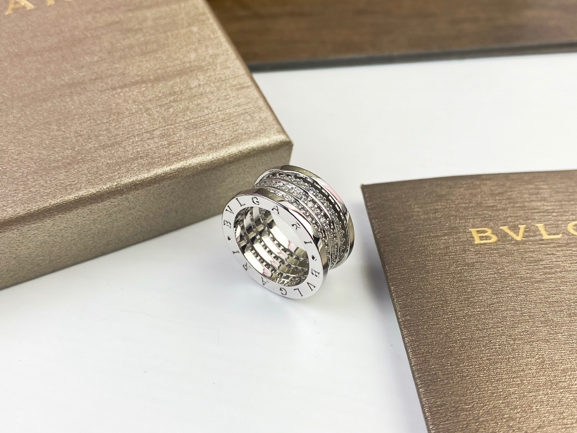 Bvlgari BVLGARI宝格丽B ZERO1系列三环满钻戒指