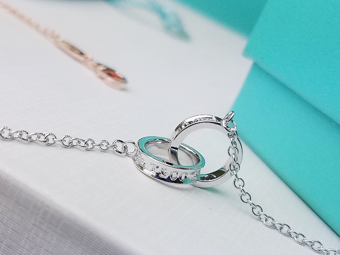 Tiffany & Co. Tiffany 1837双环手链 双环相扣设计