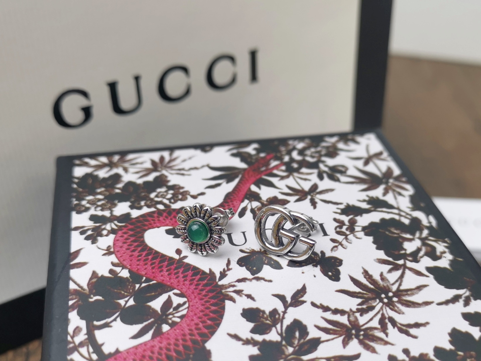Gucci Gucci古驰 AB款双G字母祖母绿花朵耳钉 双G图案 另一只为花朵造型
