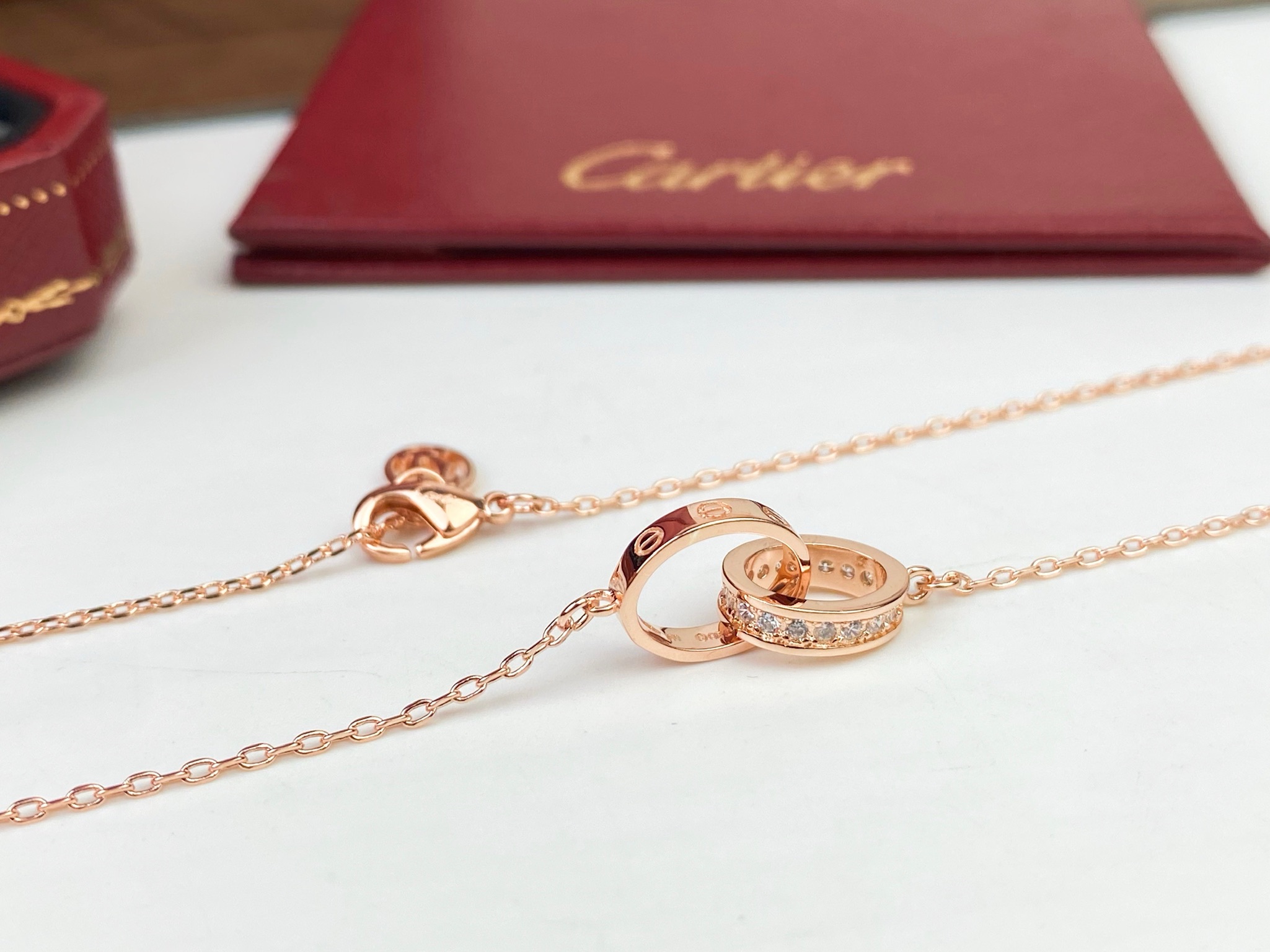 Cartier Cartier卡地亚双环项链 打造高端定制 亚金微镶满钻项链 师傅精湛的镶工
