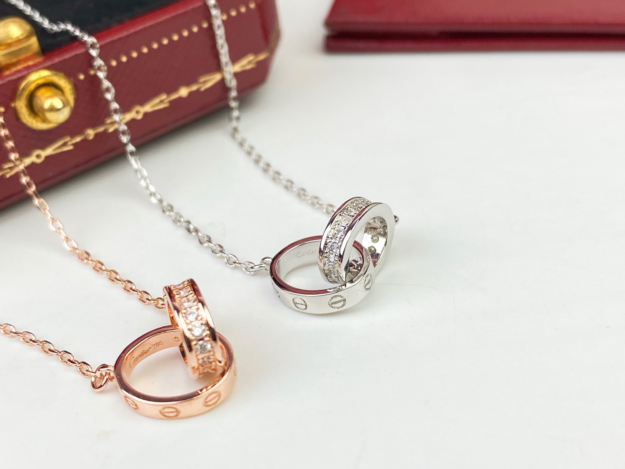 Cartier Cartier卡地亚双环项链 打造高端定制 亚金微镶满钻项链 师傅精湛的镶工