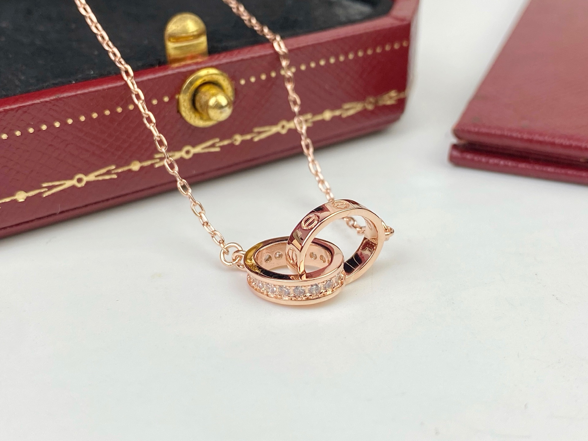 Cartier Cartier卡地亚双环项链 打造高端定制 亚金微镶满钻项链 师傅精湛的镶工