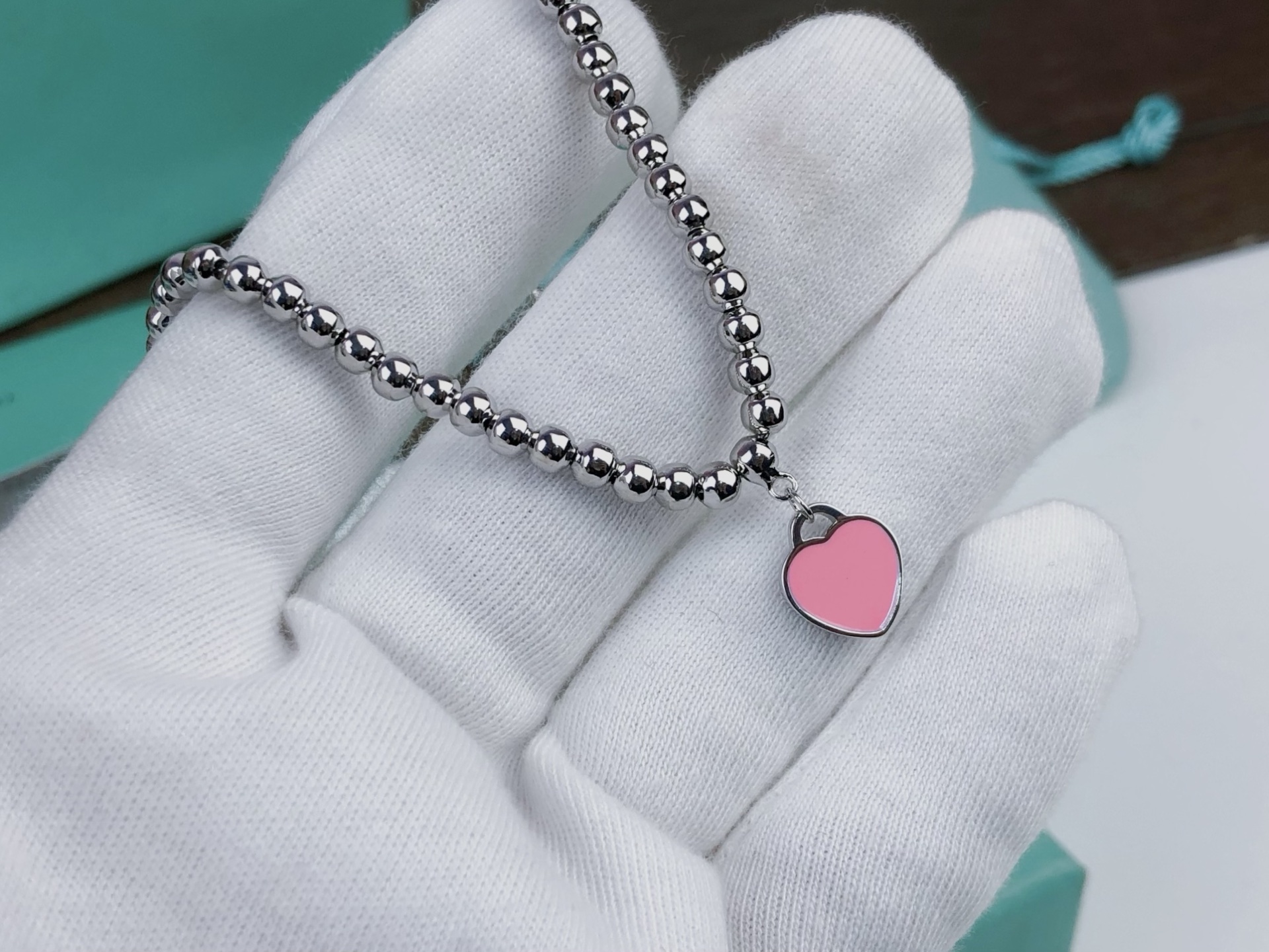 Tiffany & Co. Tiffany蒂芙尼桃心 珠子手链 高端亚金工艺～独家 ，珠子饱满有光泽 女神 款