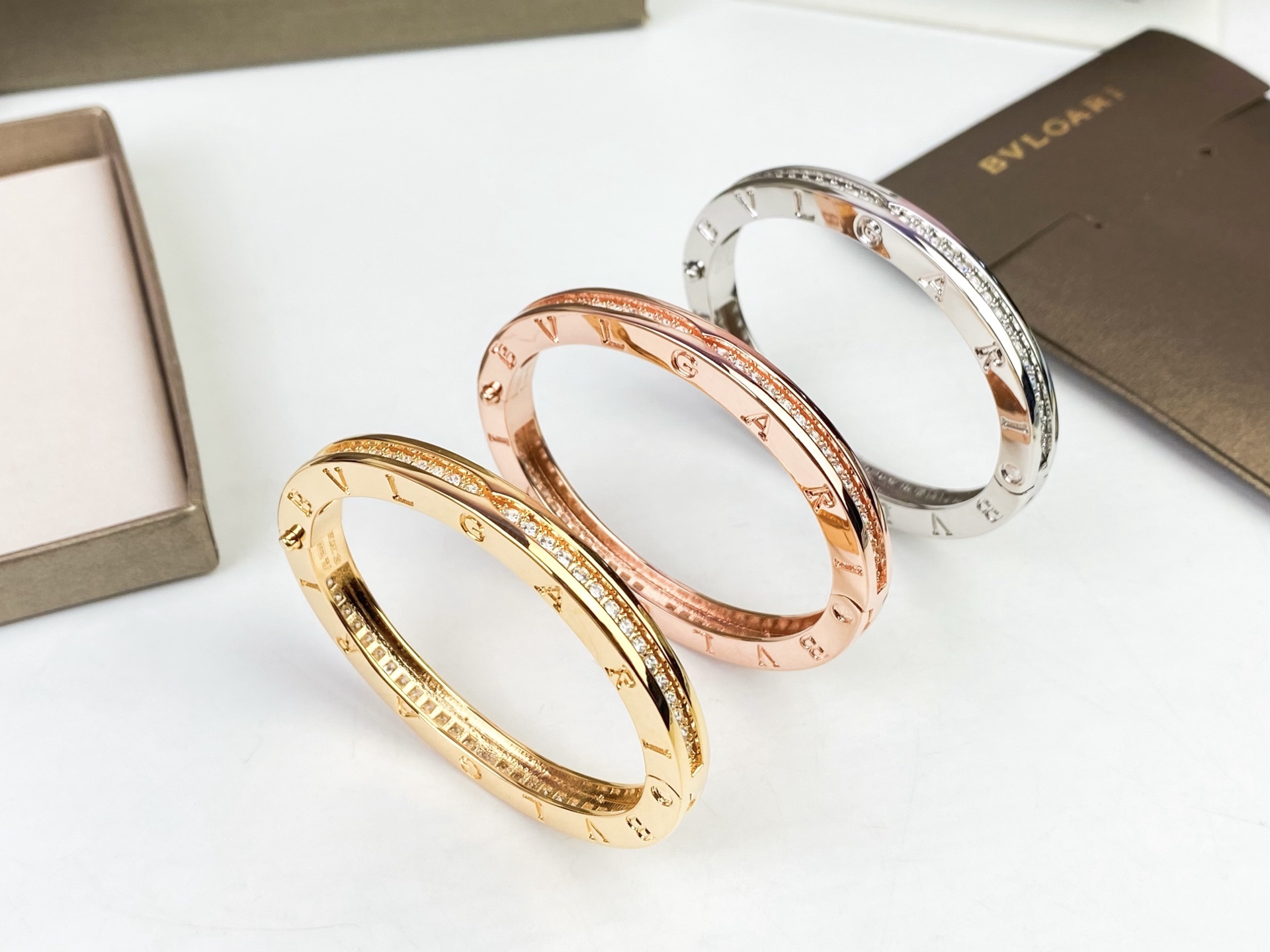 ✨ BVLGARI 宝格丽单排一圈钻手镯😱升级原版扣头，再也不怕扣头松动😱高端定制 亚金电镀18k厚金 