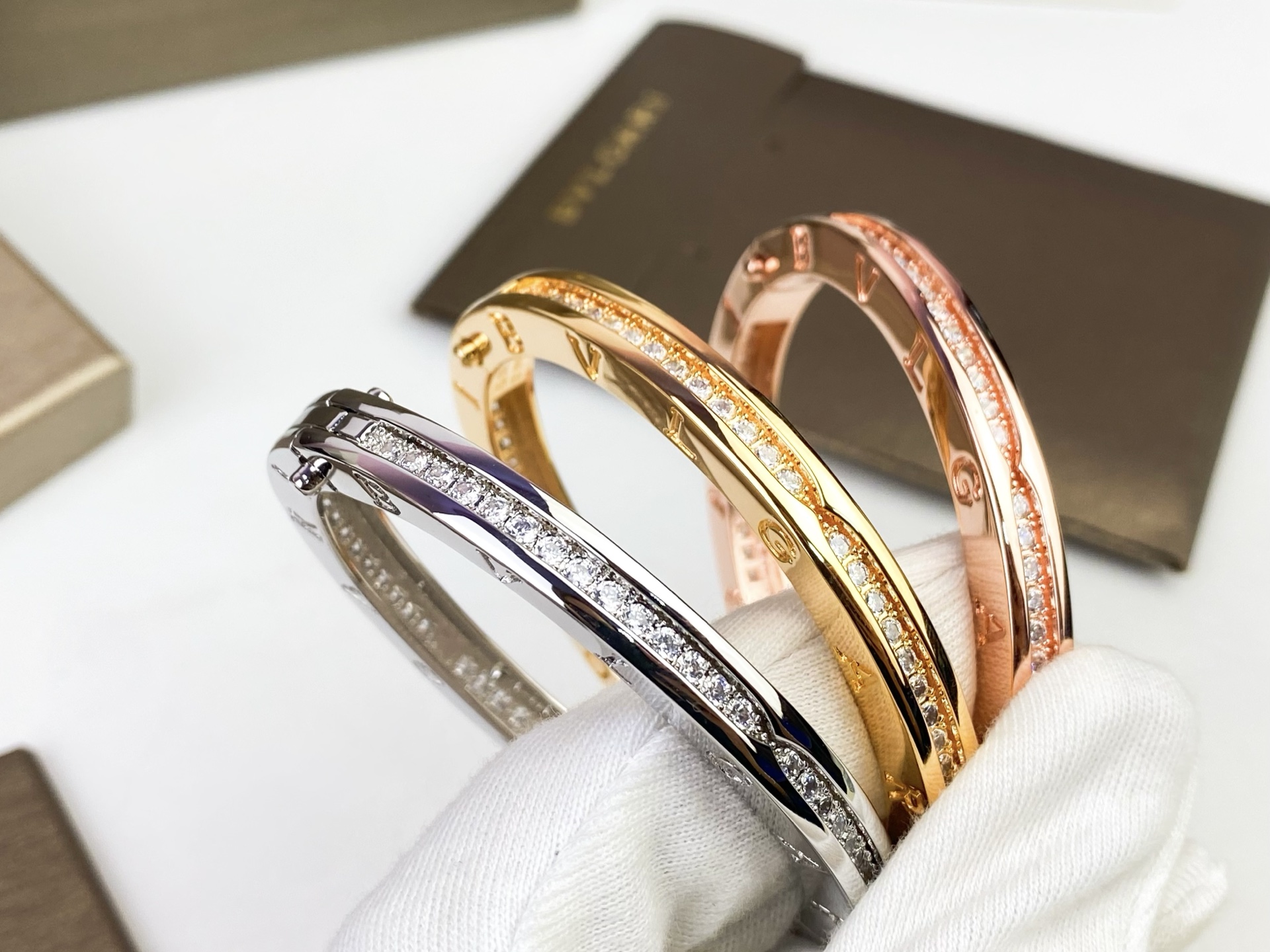 ✨ BVLGARI 宝格丽单排一圈钻手镯😱升级原版扣头，再也不怕扣头松动😱高端定制 亚金电镀18k厚金 