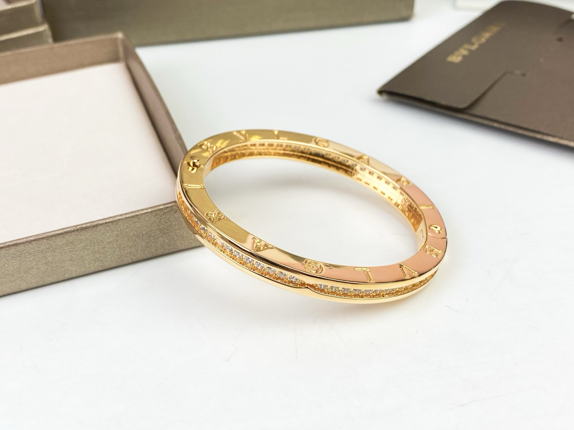 ✨ BVLGARI 宝格丽单排一圈钻手镯😱升级原版扣头，再也不怕扣头松动😱高端定制 亚金电镀18k厚金 