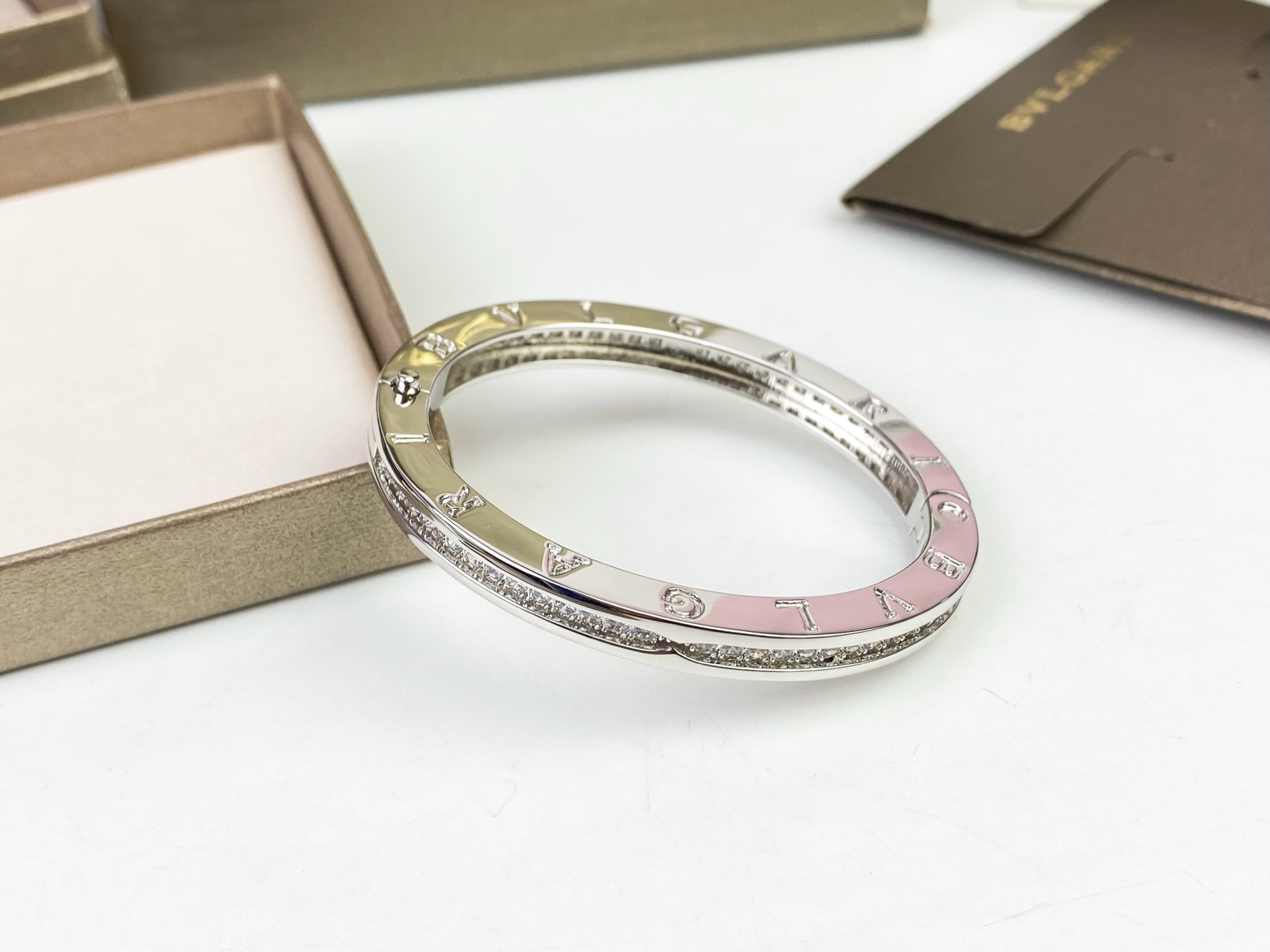 ✨ BVLGARI 宝格丽单排一圈钻手镯😱升级原版扣头，再也不怕扣头松动😱高端定制 亚金电镀18k厚金 