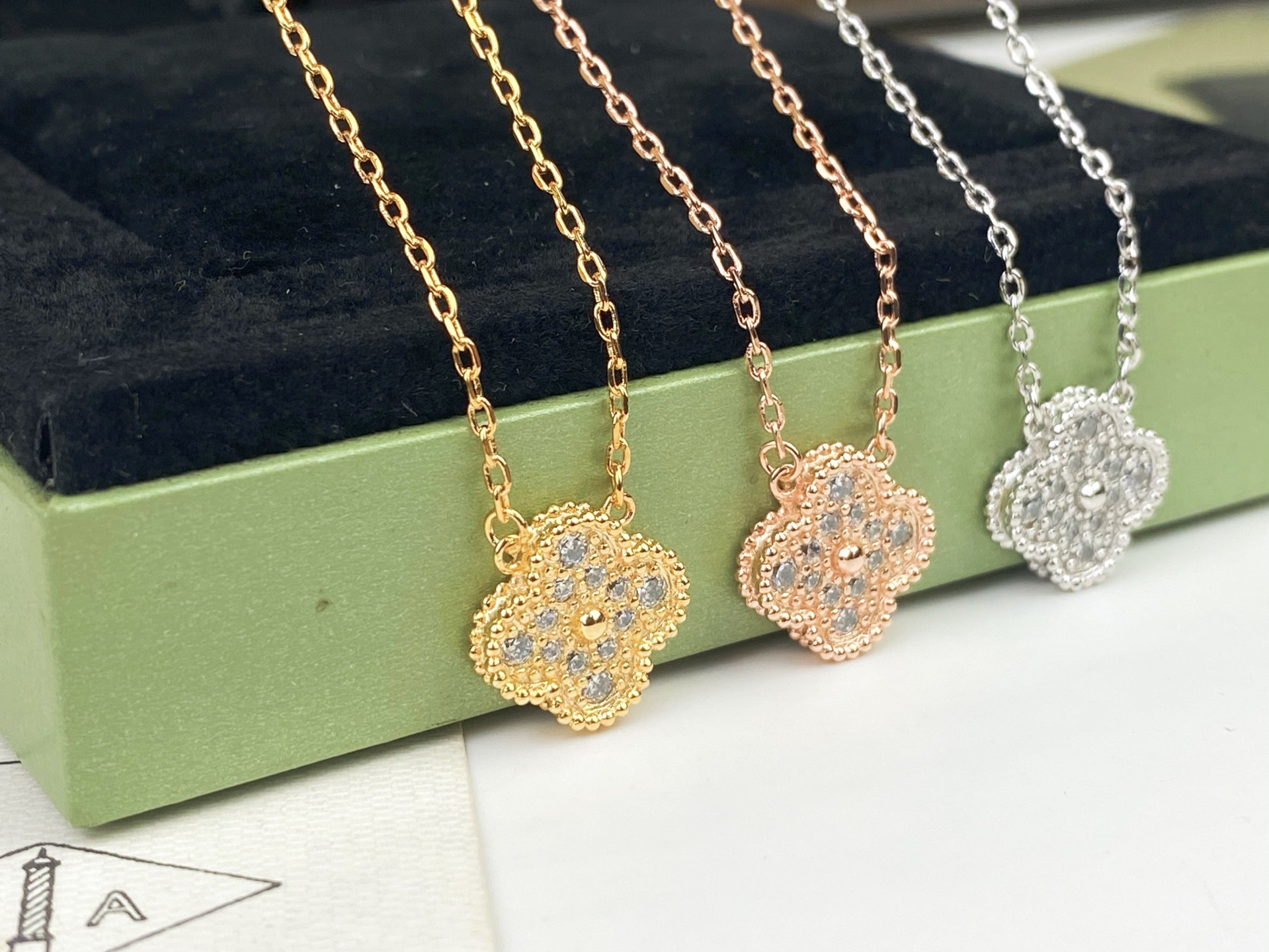 China Replica VCA Jewelry VCAES0406-3352