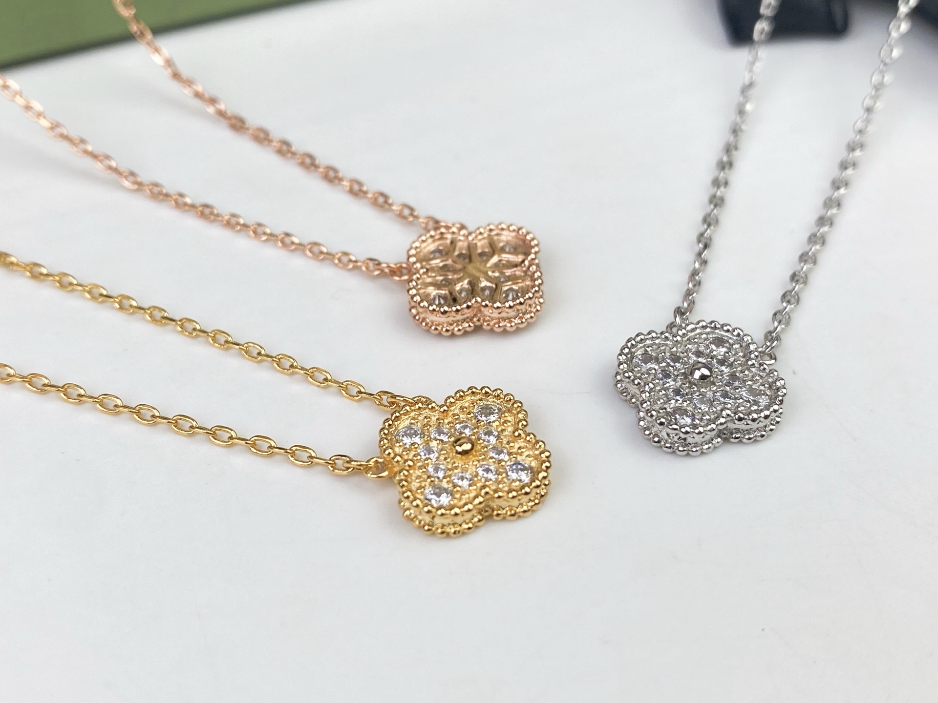 China Replica VCA Jewelry VCAES0406-3352