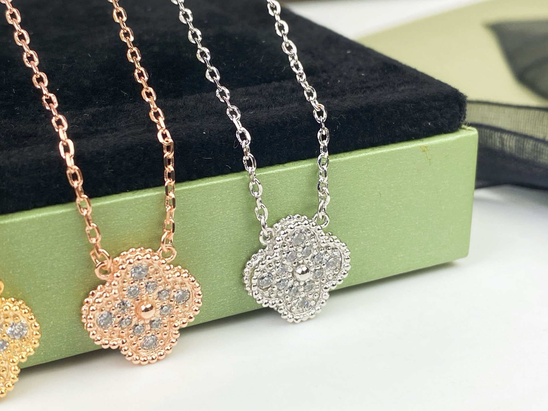 China Replica VCA Jewelry VCAES0406-3352