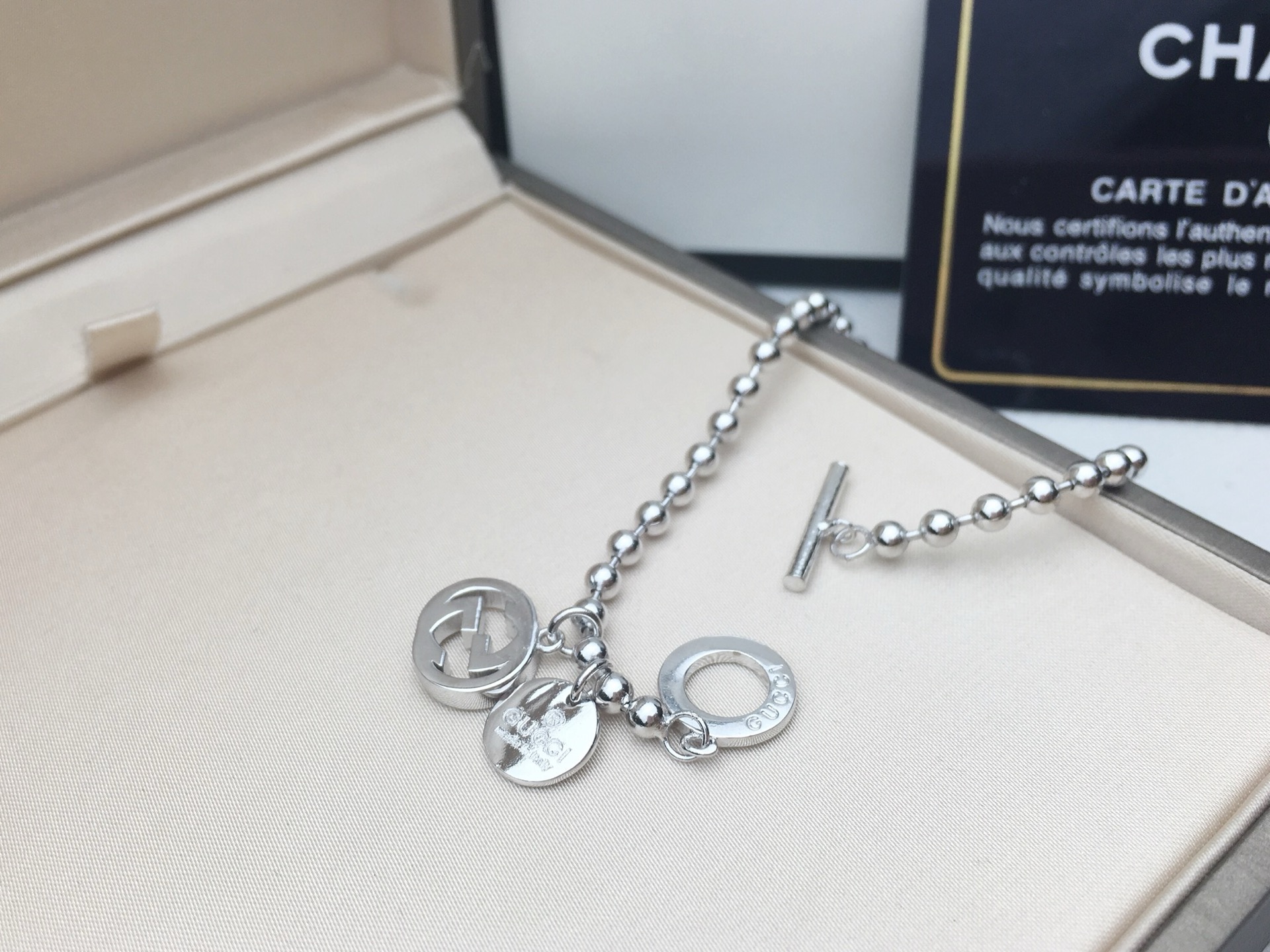 Gucci Gucci 古驰双G圆珠双吊坠手链 性价比之王 搭扣设计 又不俗气